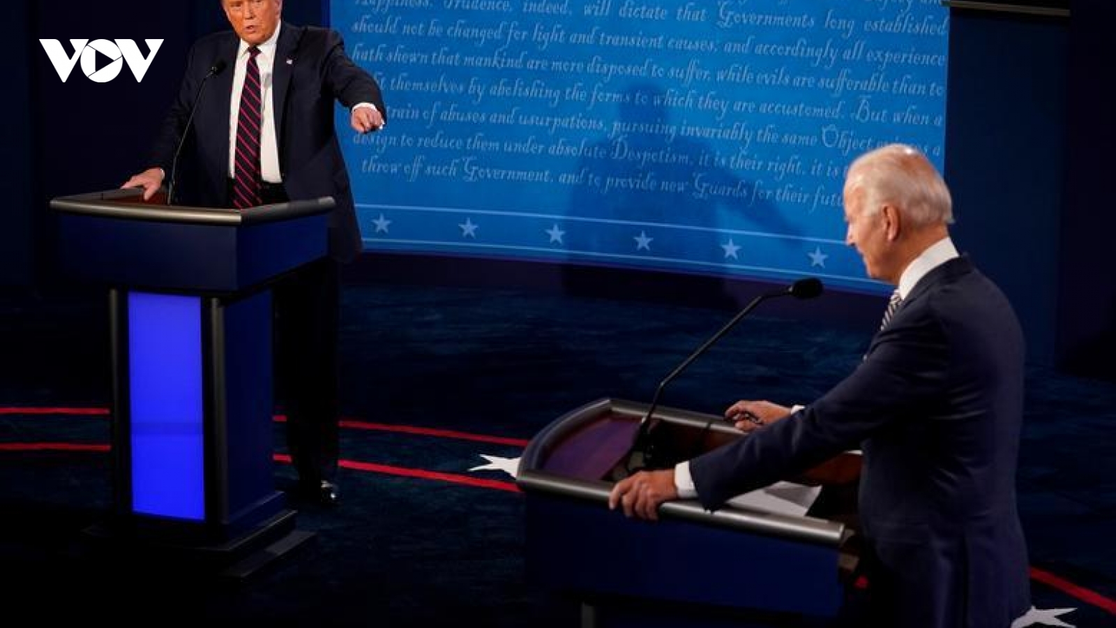 Cuộc “đấu khẩu” đầu tiên Trump-Biden chưa làm dư luận Mỹ hài lòng