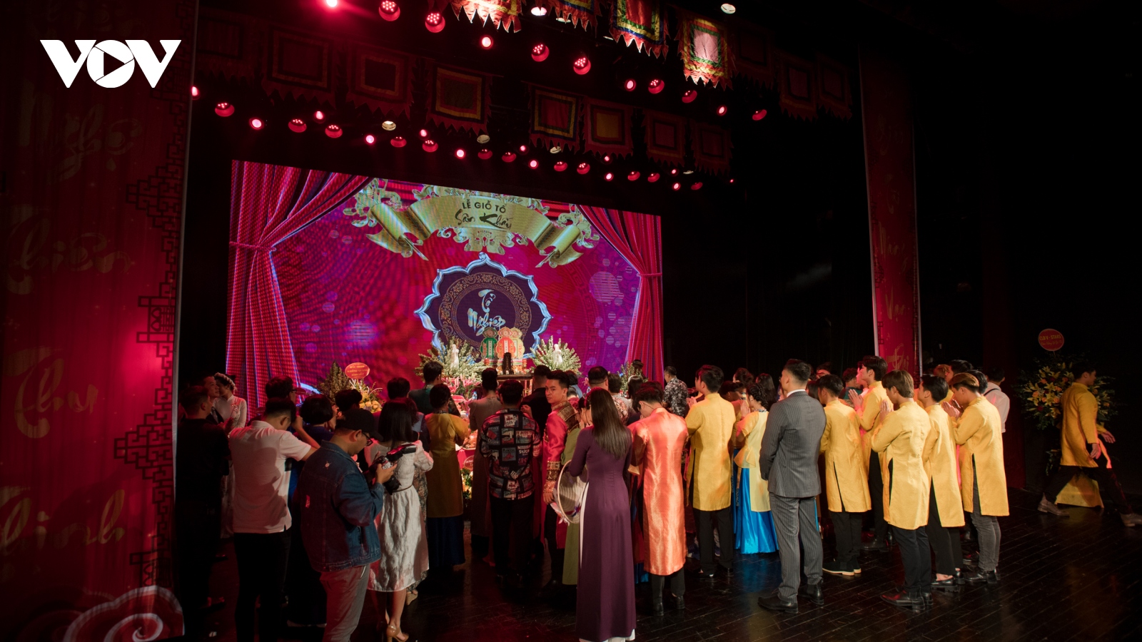 Nghệ sĩ Nhà hát Tuổi trẻ tổ chức giỗ Tổ nghề sân khấu Việt Nam