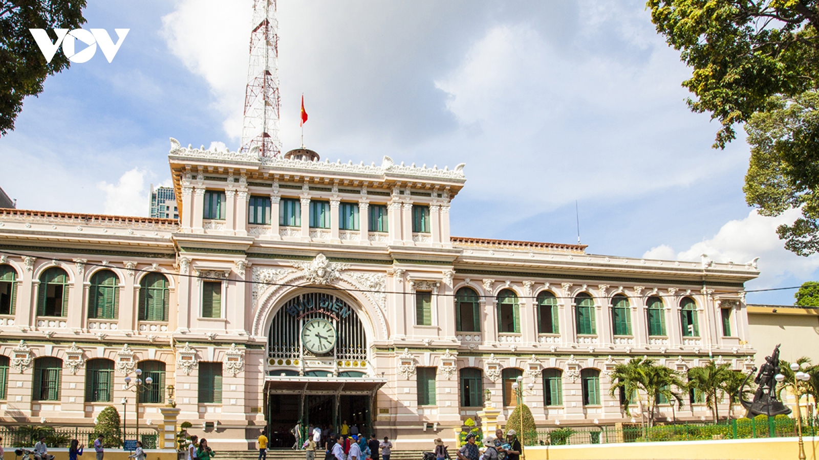 Khôi phục hoạt động du lịch, dịch vụ tại nhiều tỉnh, thành phố 