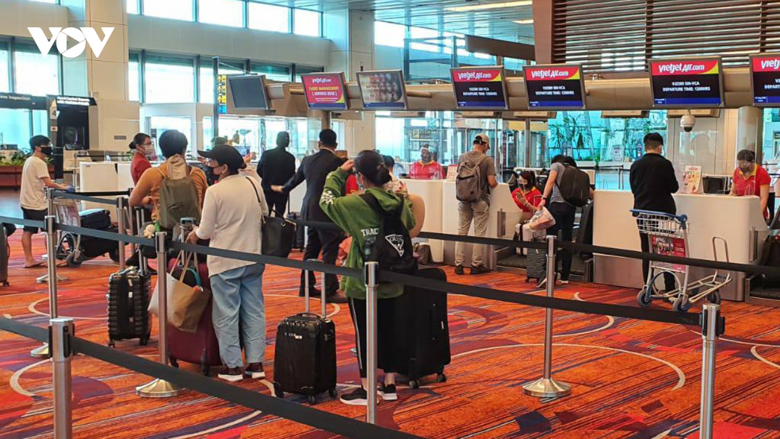 Đưa hơn 360 công dân Việt Nam từ Singapore về nước