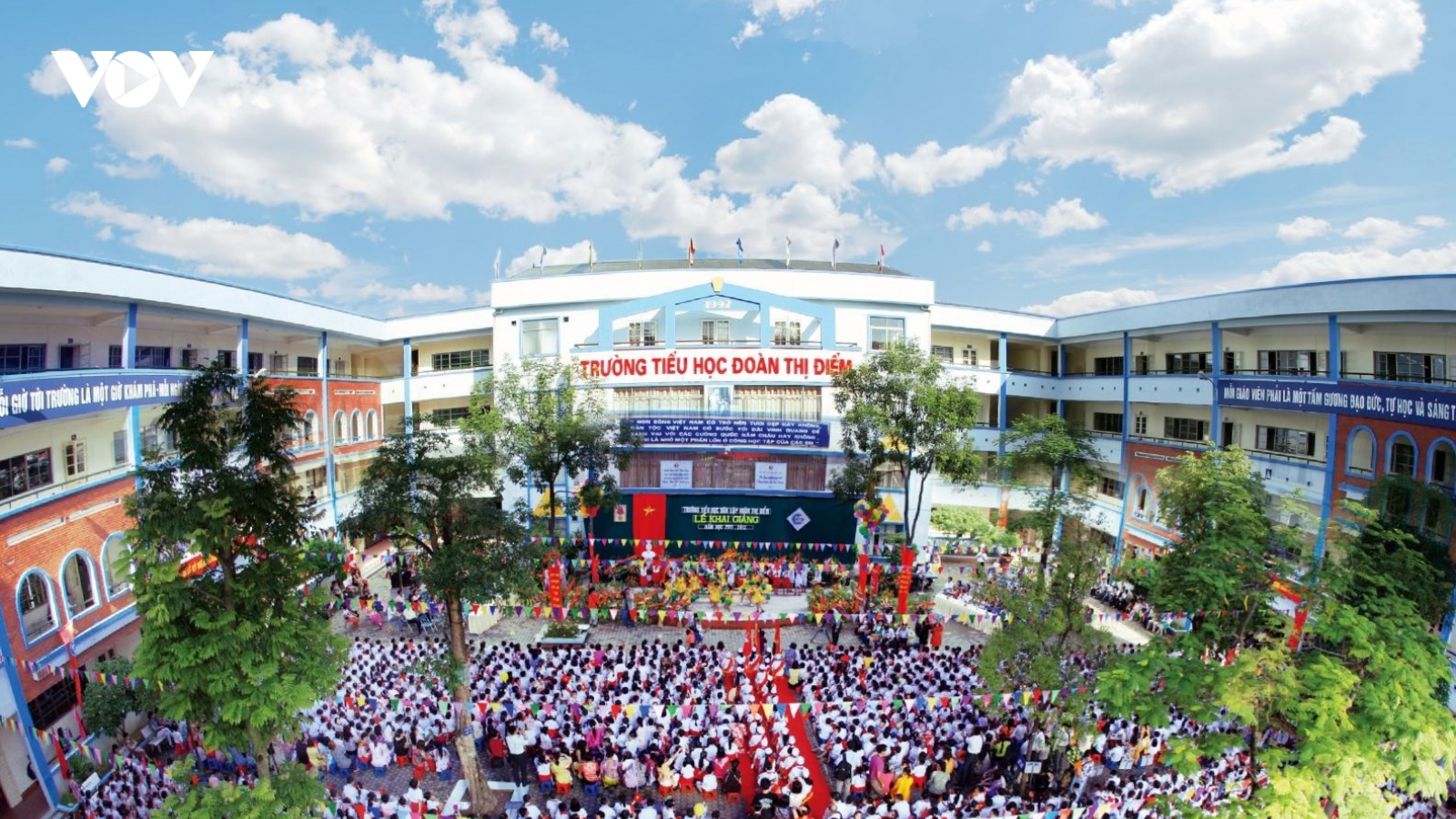 Trường tiểu học Đoàn Thị Điểm, Hà Nội bỏ quên học sinh lớp 3 trên xe đưa đón