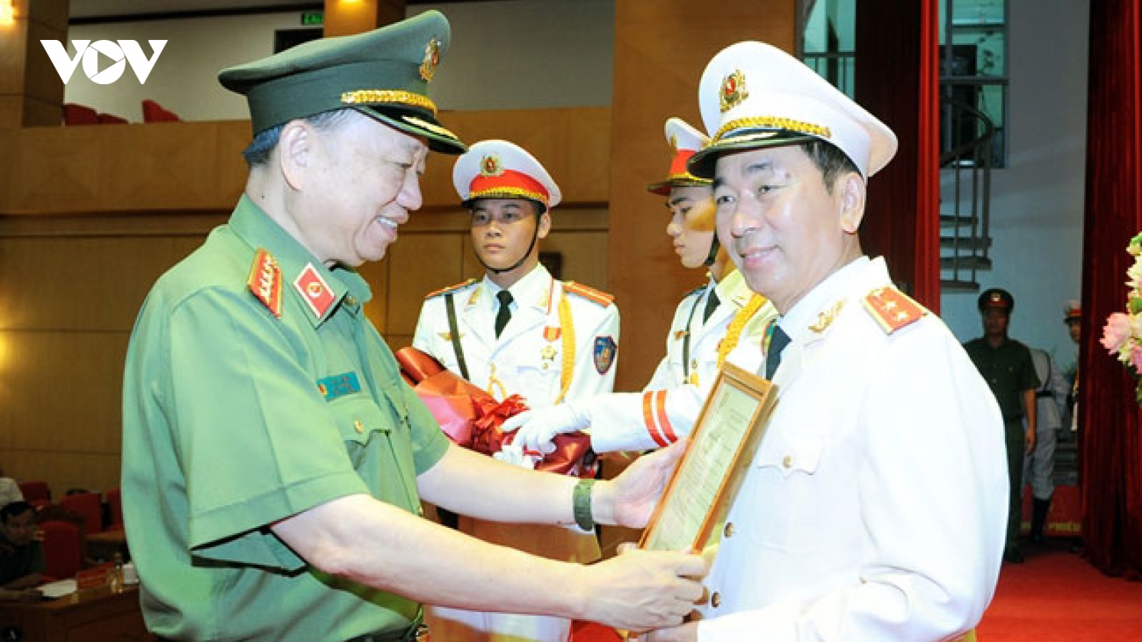 Thăng cấp bậc hàm Trung tướng đối với Thứ trưởng Trần Quốc Tỏ