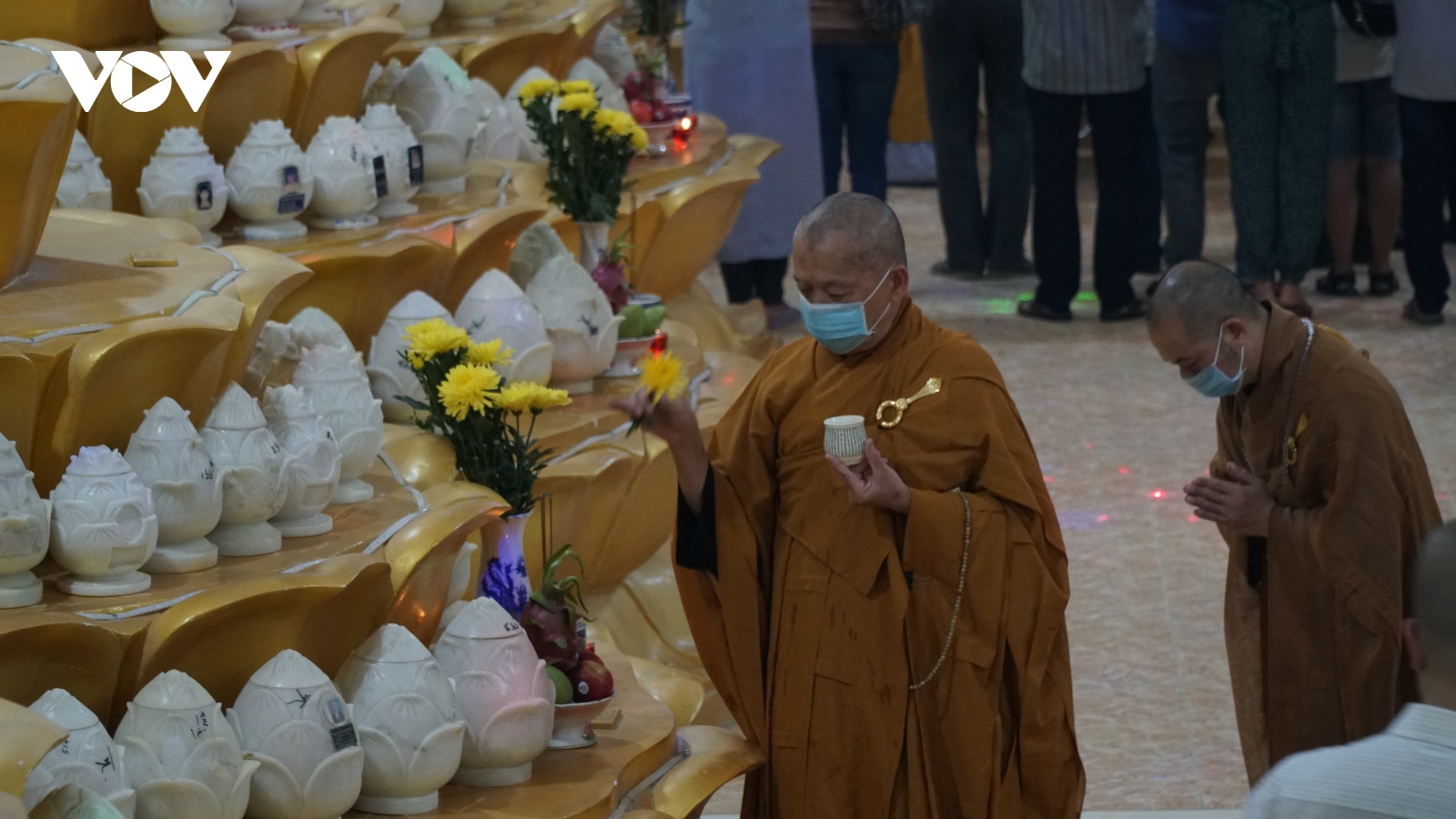 Chùm ảnh: Bên trong hầm lưu giữ hũ cốt ở chùa Kỳ Quang 2