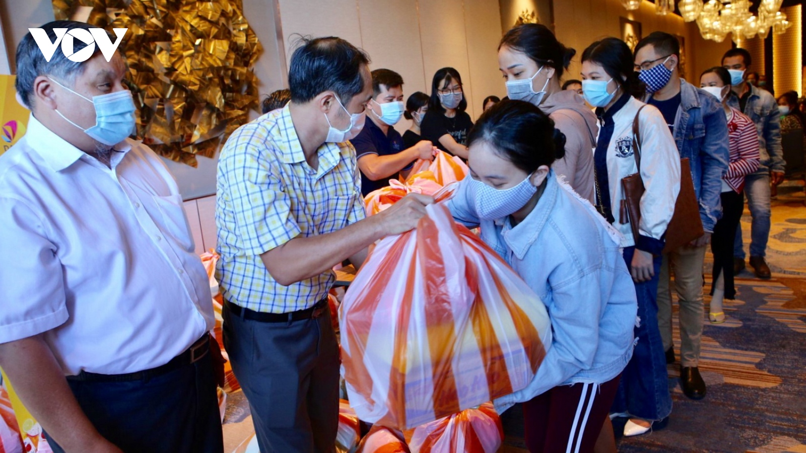Hiệp hội Du lịch Đà Nẵng tặng 350 suất quà hỗ trợ người lao động ngành du lịch mất việc