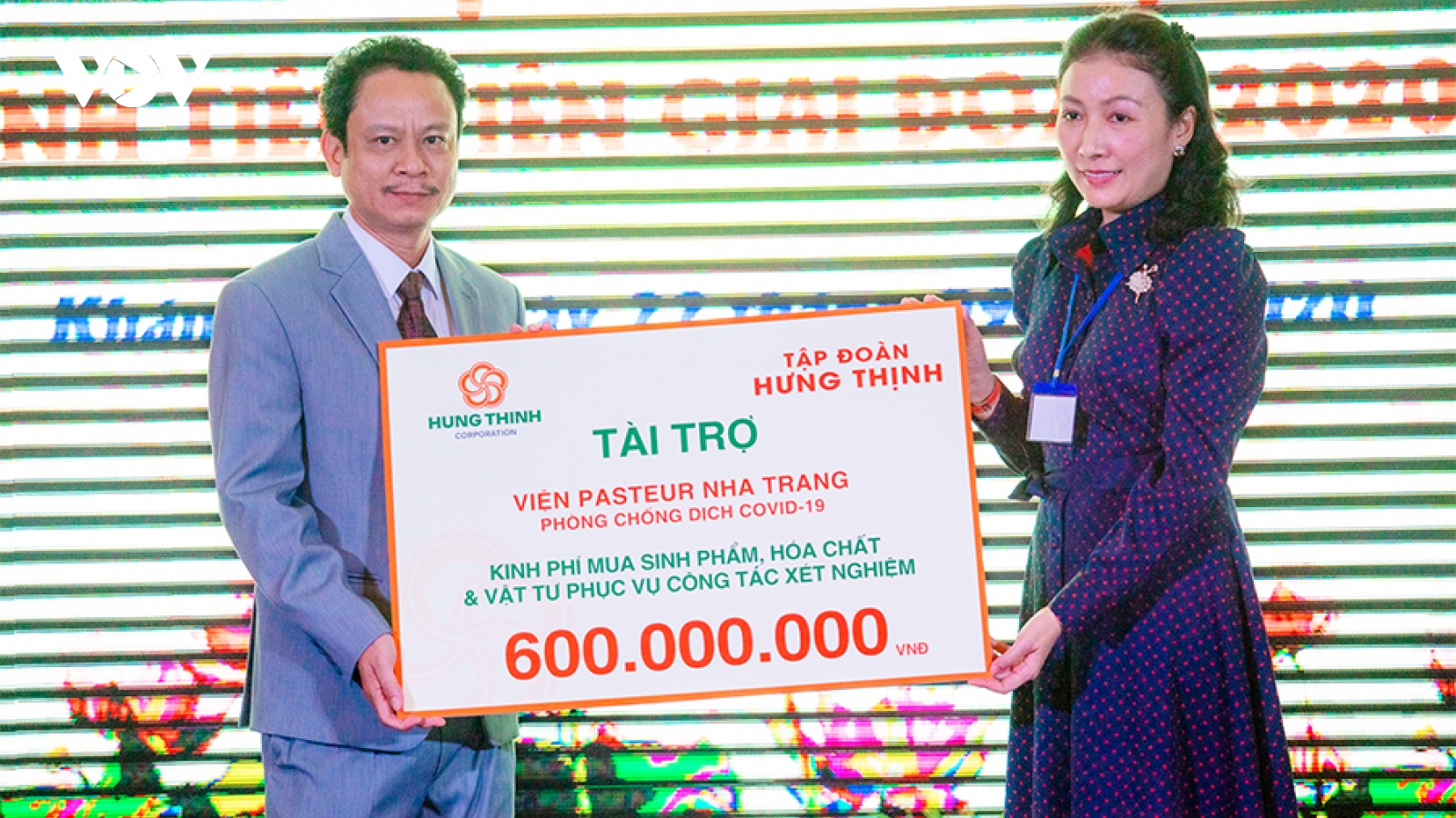 Tập đoàn Hưng Thịnh hỗ trợ 600 triệu đồng cho Viện Pasteur Nha Trang phòng chống Covid-19