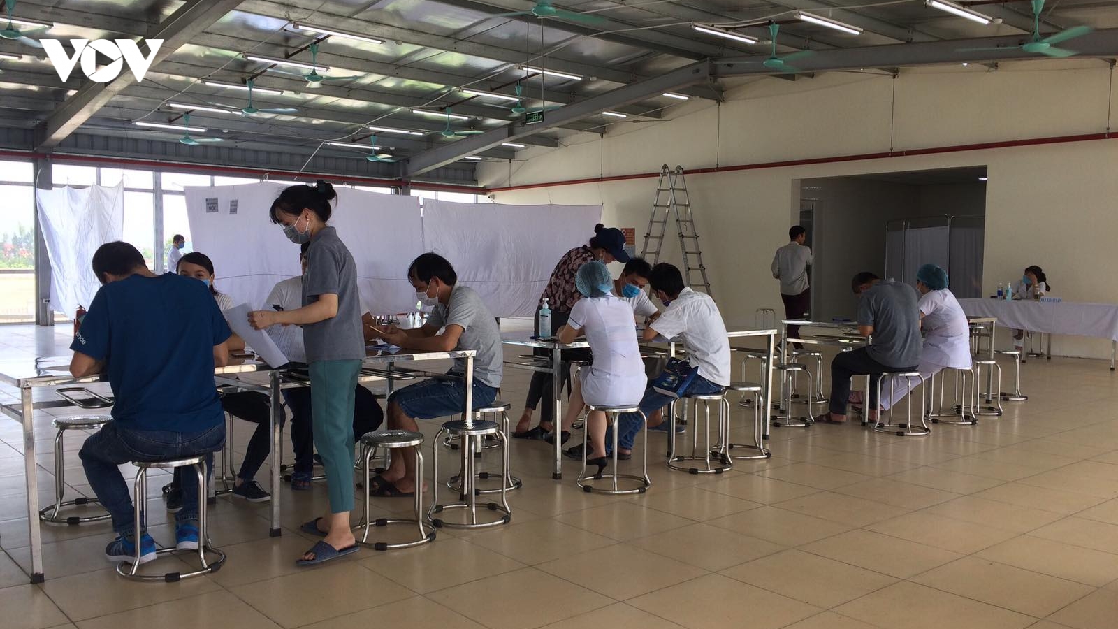 Sau vụ ngộ độc thiếc làm 6 người nguy kịch, khám sàng lọc gần 1500 công nhân