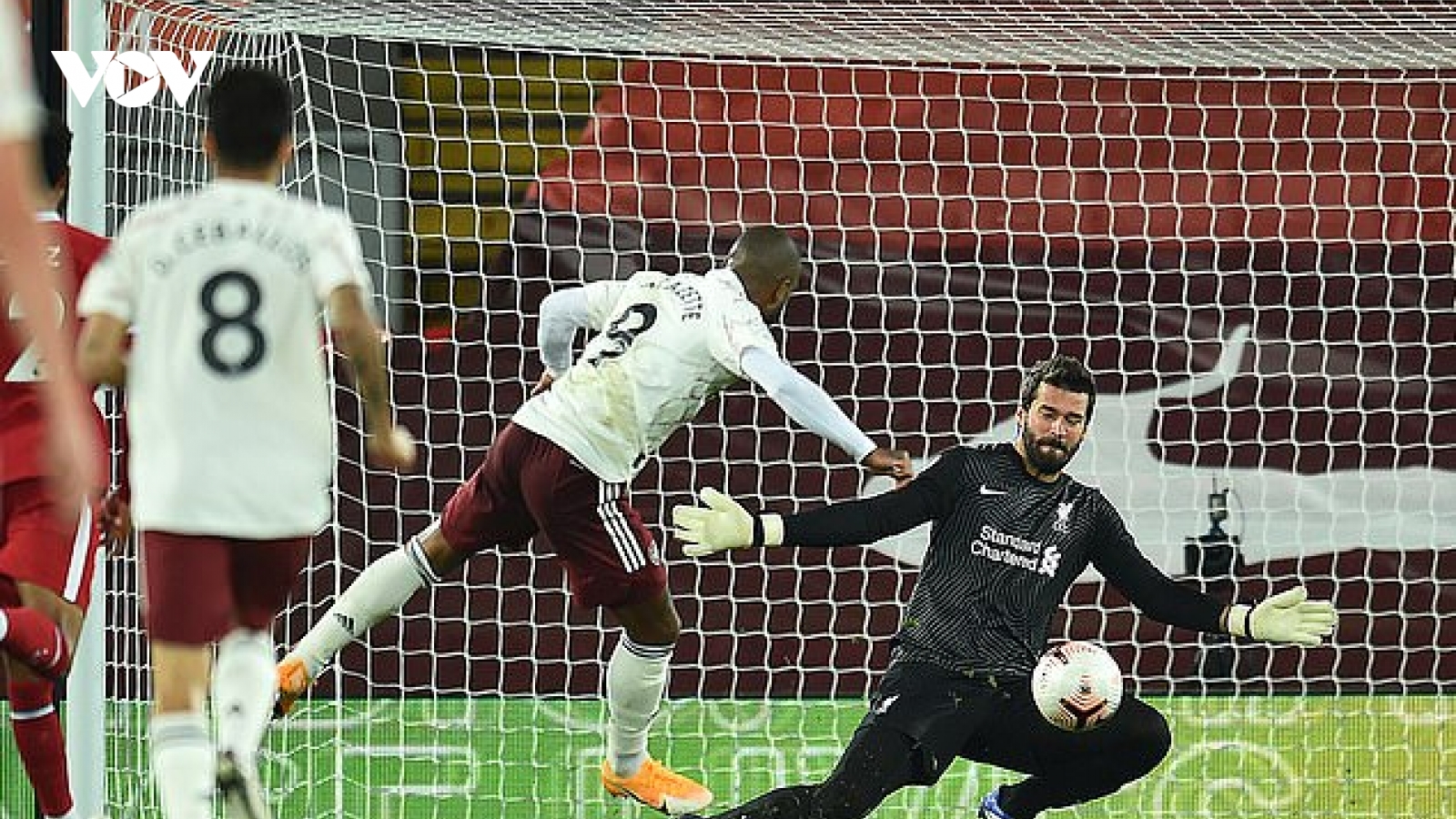 Arsenal thua Liverpool, HLV Arteta chỉ trích tiền đạo chủ lực