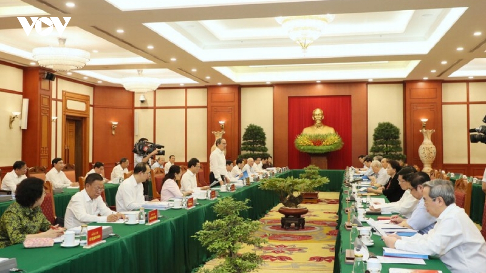 Bộ Chính trị làm việc với 37 tỉnh, thành về chuẩn bị Đại hội Đảng bộ
