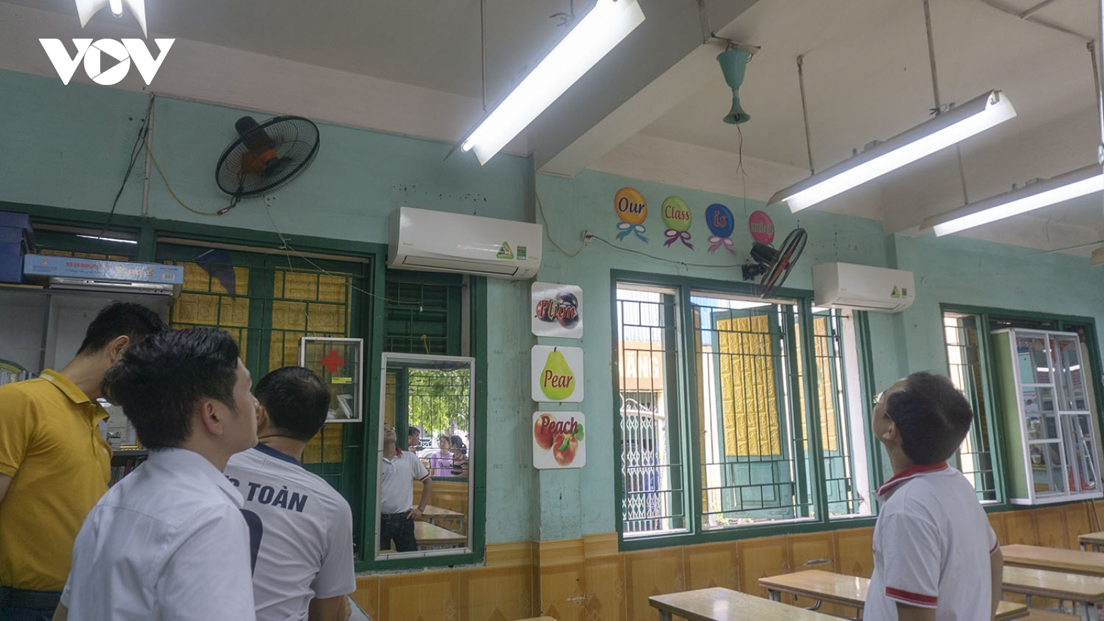 Quạt trần rơi trong giờ ra chơi, một học sinh tiểu học ở Lào Cai bị thương