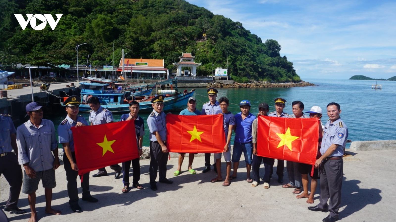 Chương trình “Một triệu lá cờ Tổ quốc cùng ngư dân bám biển tại Kiên Giang”