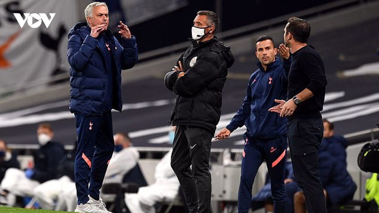 HLV Mourinho "nói lời gan ruột" sau màn khẩu chiến với học trò Lampard