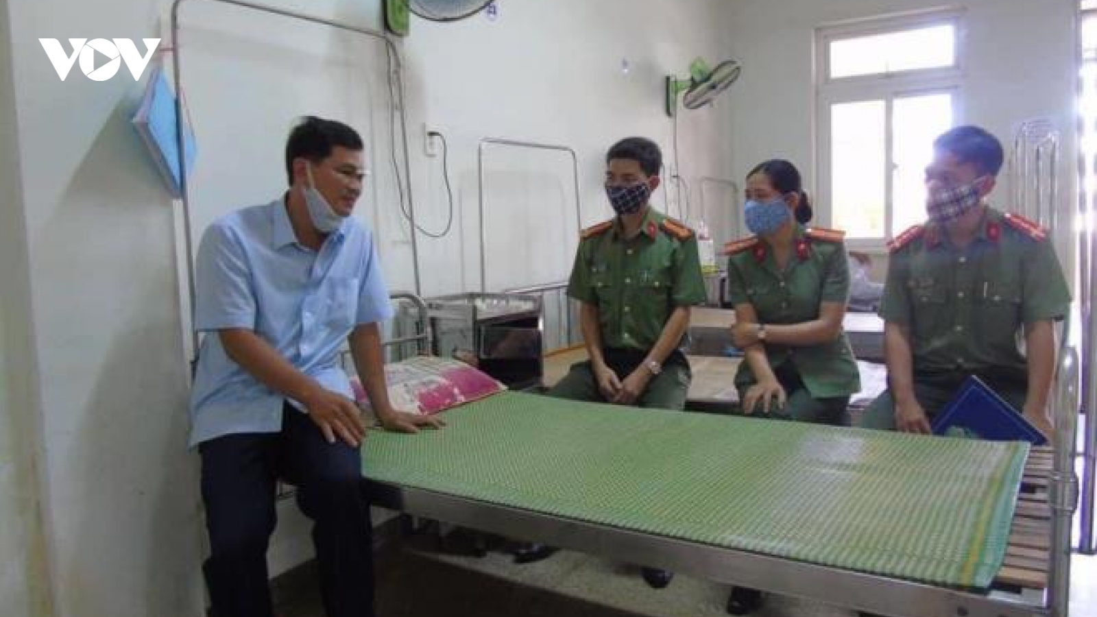 Bắt kẻ ngáo đá tấn công đại úy công an bị thương