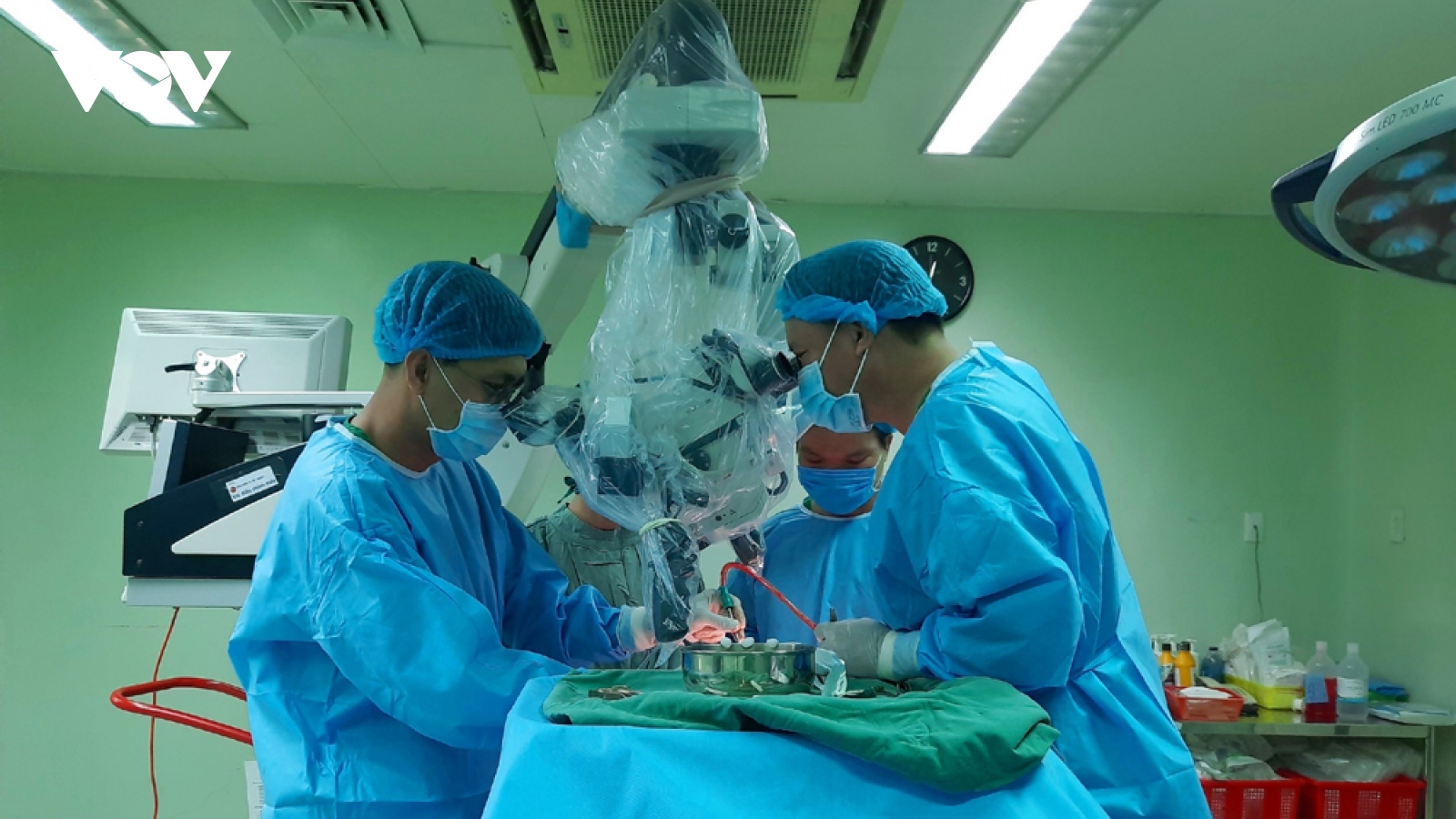 Phẫu thuật thành công cho bệnh nhân bị khối u màng não khổng lồ