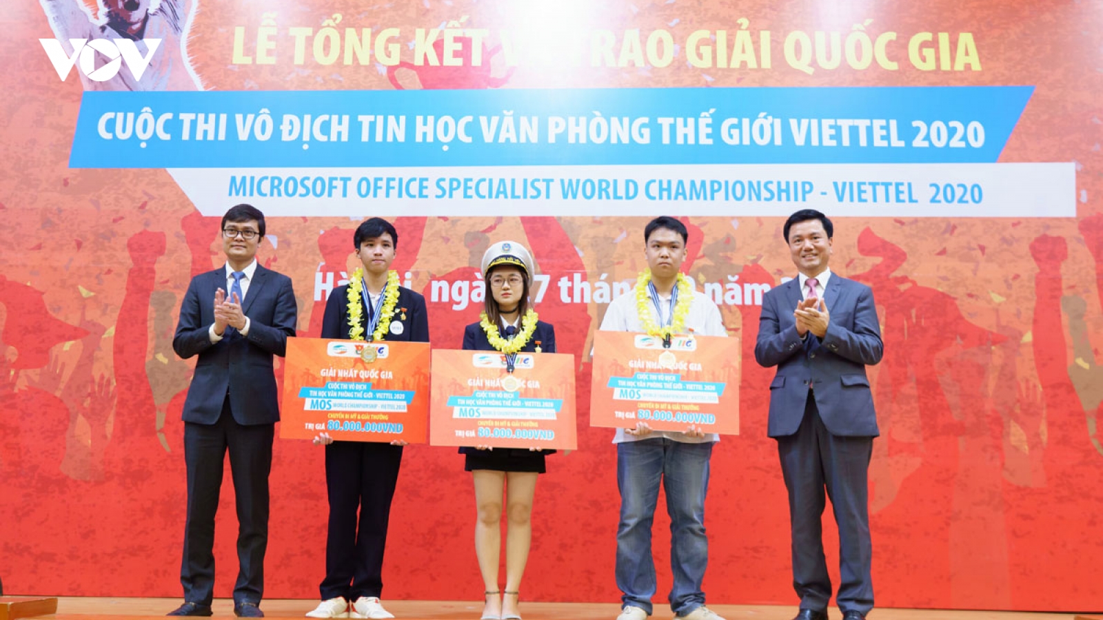 Trao giải thưởng cho 3 nhà vô địch quốc gia Cuộc thi Vô địch Tin học văn phòng Thế giới