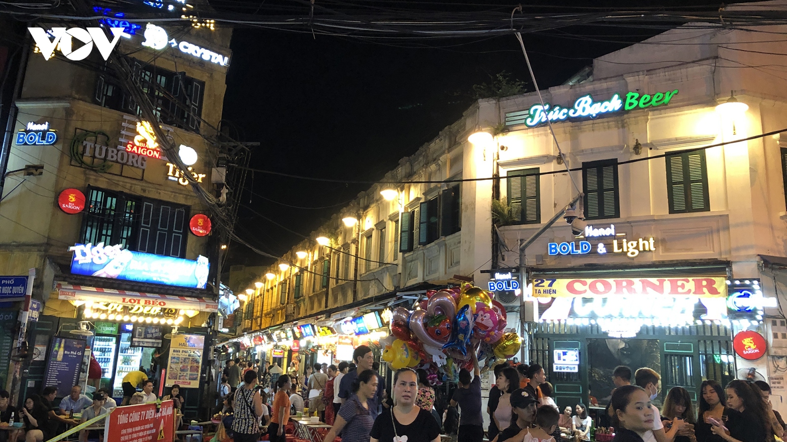 Quán bar, karaoke ở Hà Nội đìu hiu trong ngày đầu mở cửa lại sau dịch Covid-19
