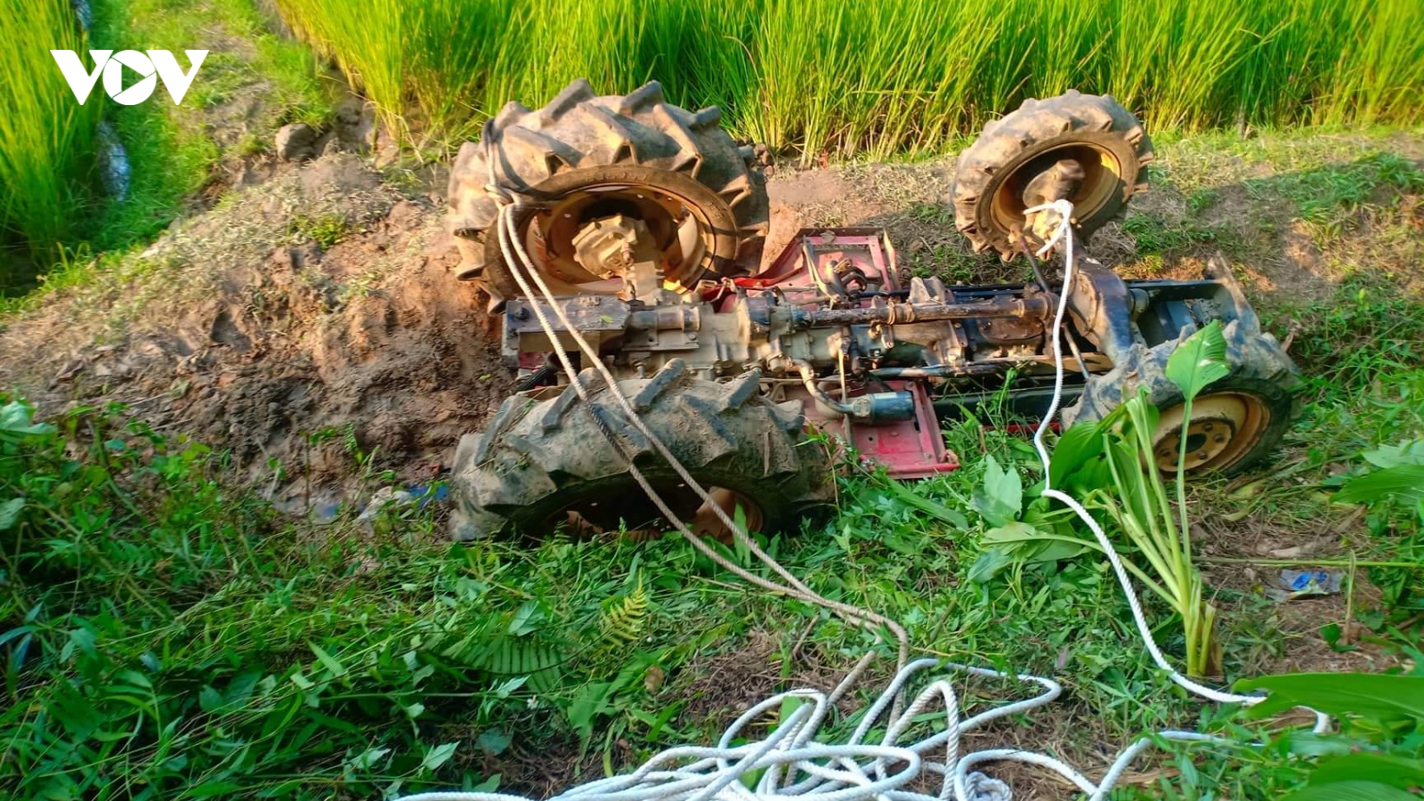 Nguy cơ mất an toàn giao thông từ xe tắc-tơ tự chế ở Bắc Kạn