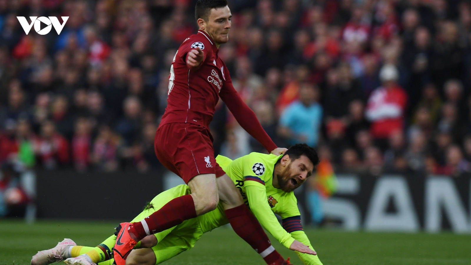 Hậu vệ cánh Liverpool "lo ngại" trước viễn cảnh Messi đến với Ngoại hạng Anh