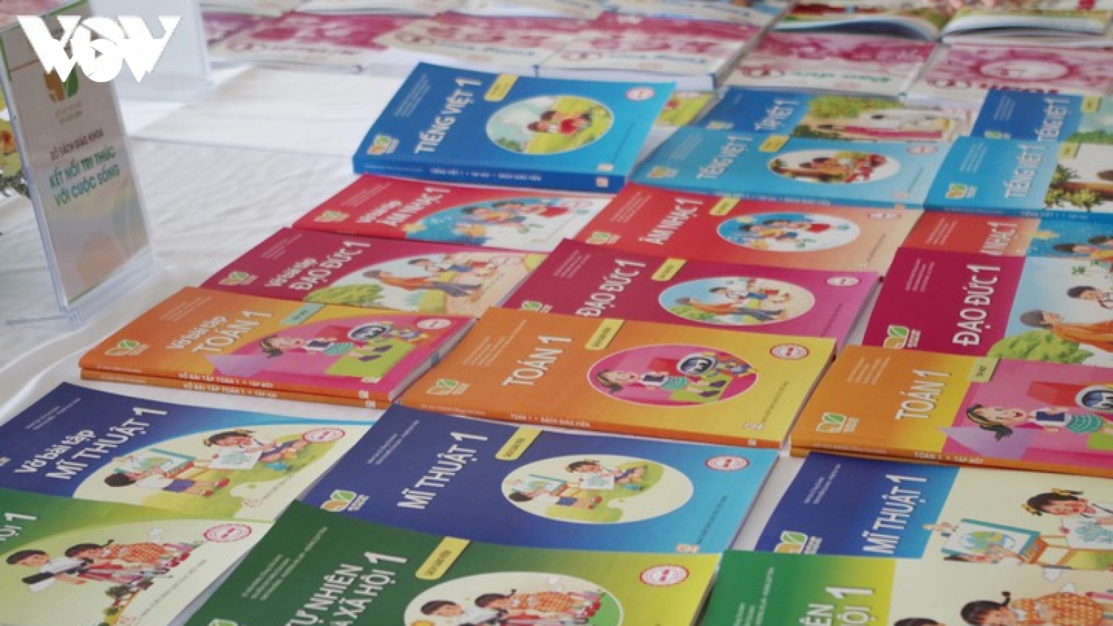 Bộ GD-ĐT đề xuất mua SGK bằng ngân sách và đưa vào thư viện để sử dụng nhiều lần