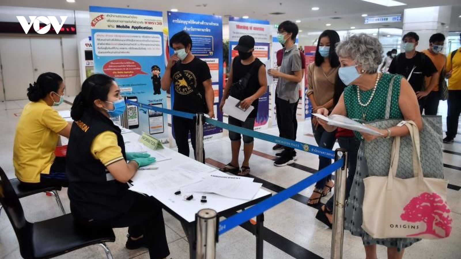 Cảnh sát Thái Lan cảnh báo người nước ngoài quá thời hạn lưu trú