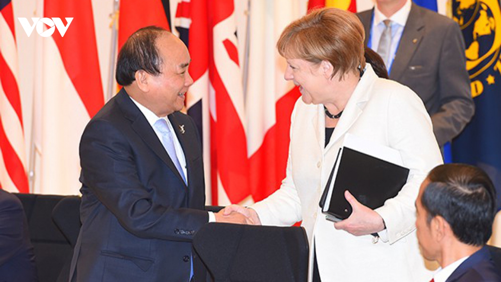 Thủ tướng Nguyễn Xuân Phúc điện đàm với Thủ tướng Đức Angela Merkel
