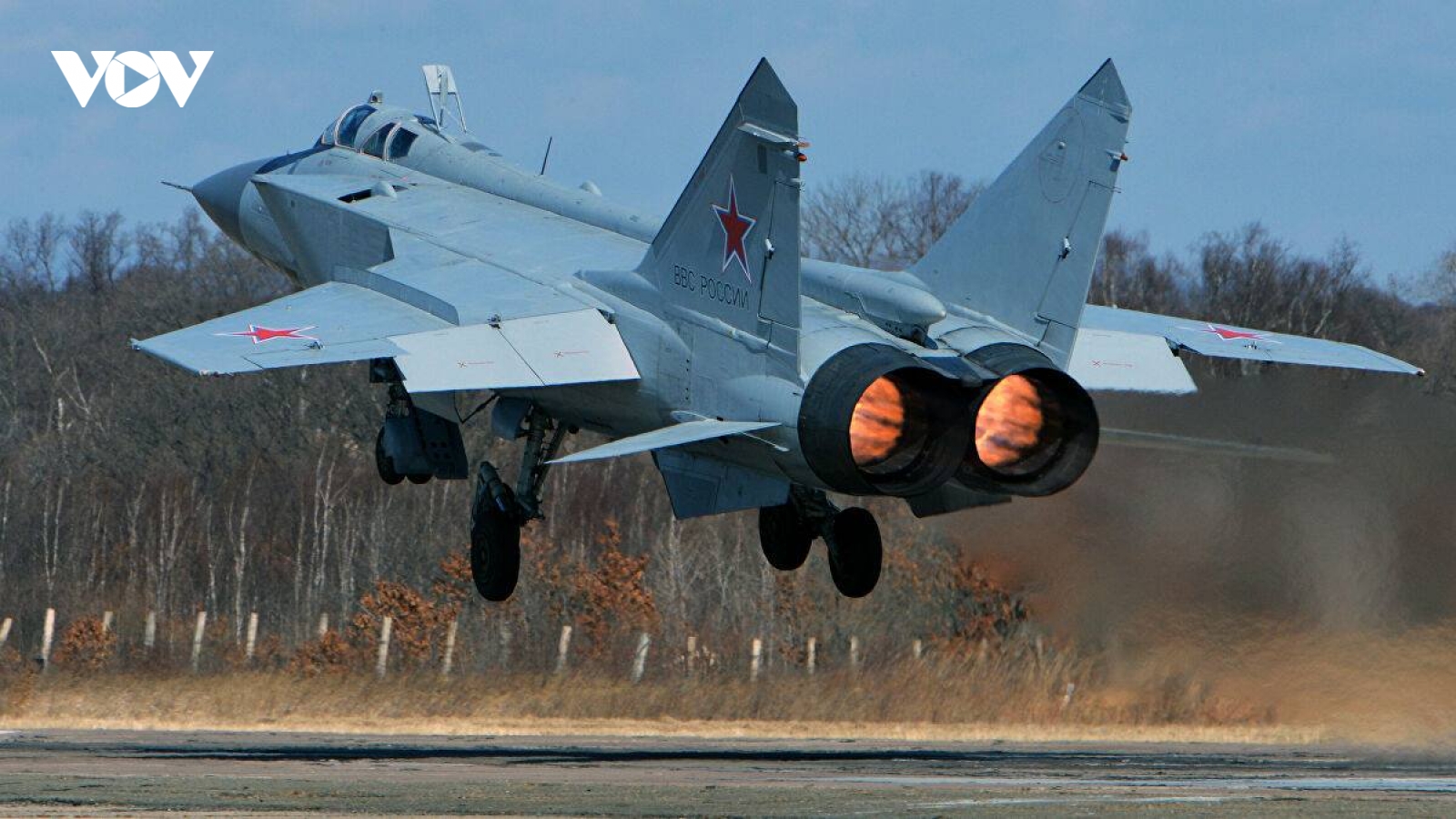 Tiêm kích MiG-31 của Nga chặn máy bay Anh và Mỹ trên biển Barents