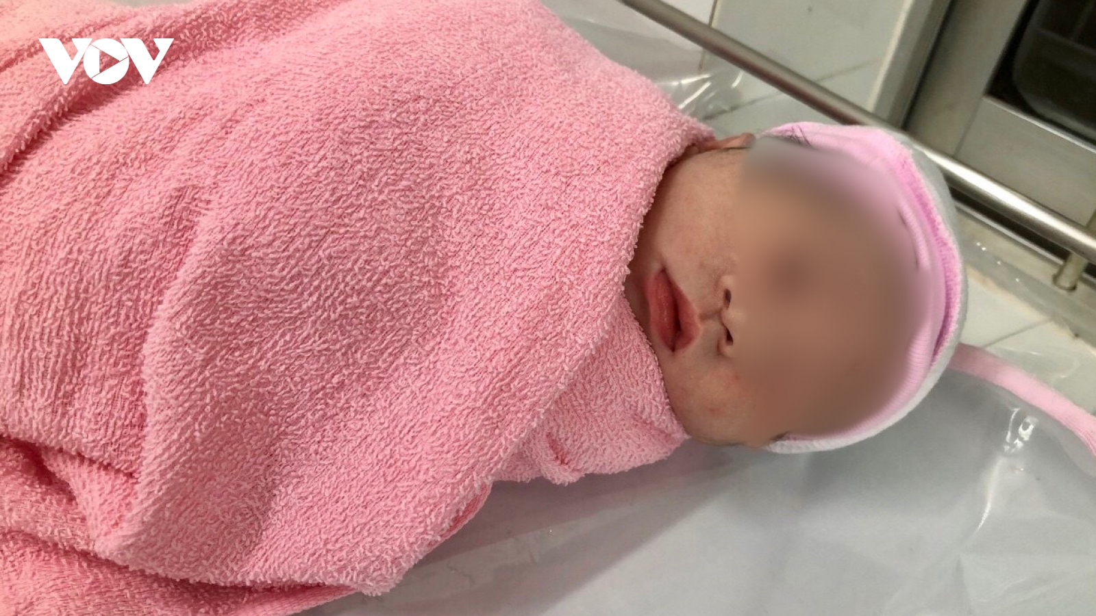Sản phụ sinh bé trai hơn 3 kg khi đang cách ly tập trung phòng dịch Covid-19 tại Bạc Liêu