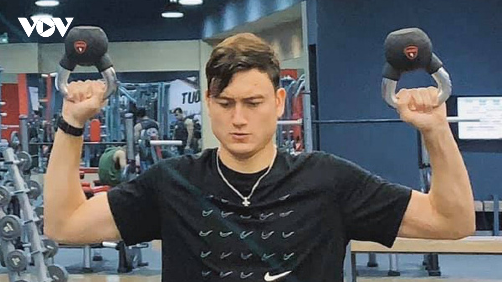 VIDEO: Giáo án tập gym như Cristiano Ronaldo của thủ môn Đặng Văn Lâm