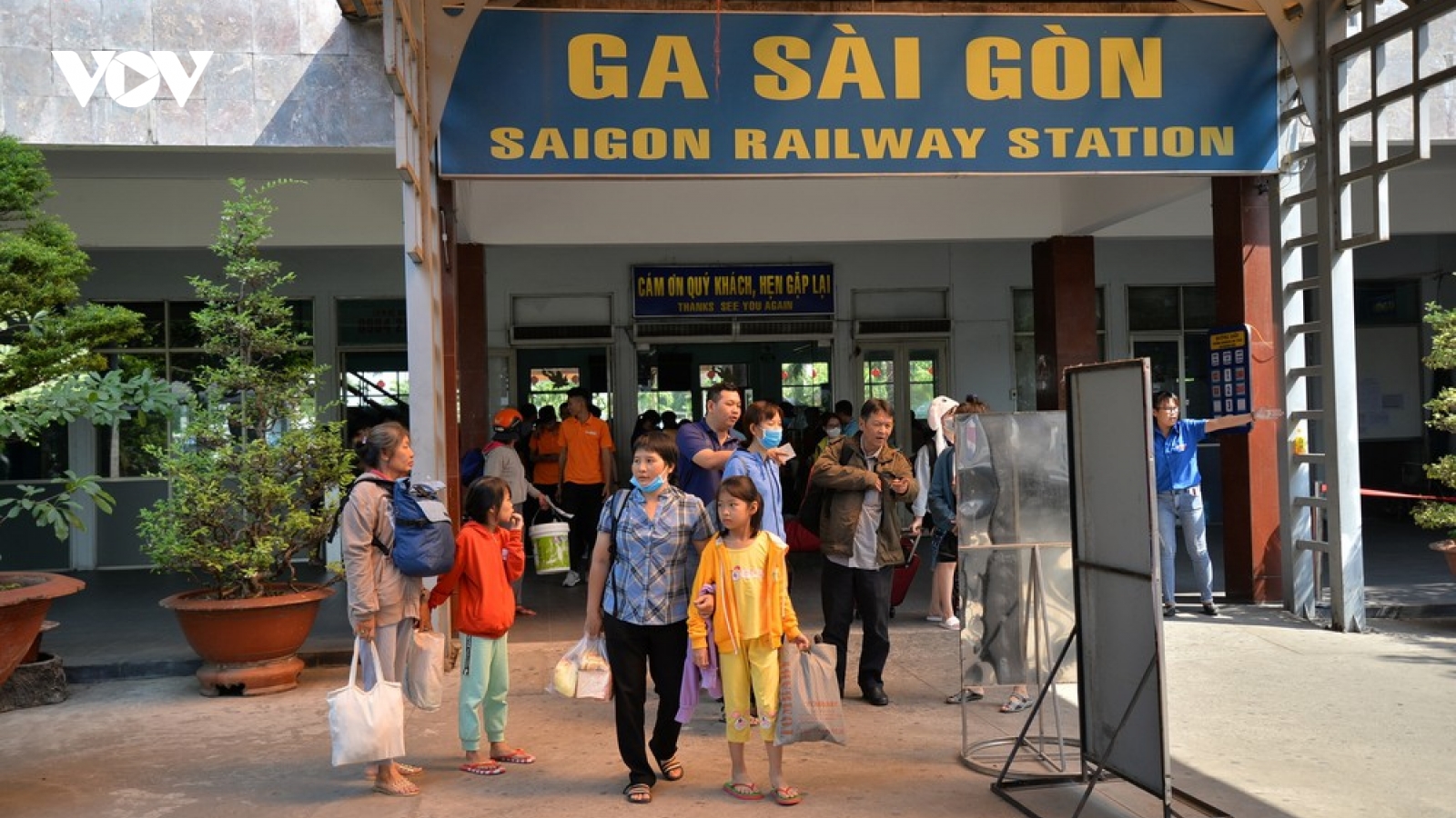 Mua vé tàu Tết 2021, hành khách cần mang giấy tờ gì?