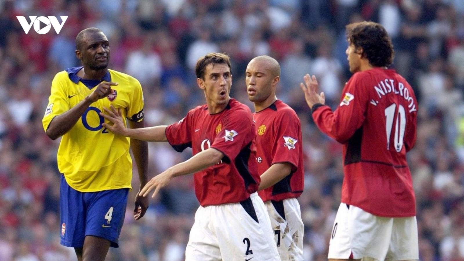 Ngày này năm xưa: MU và Arsenal "hỗn chiến ở Old Trafford"