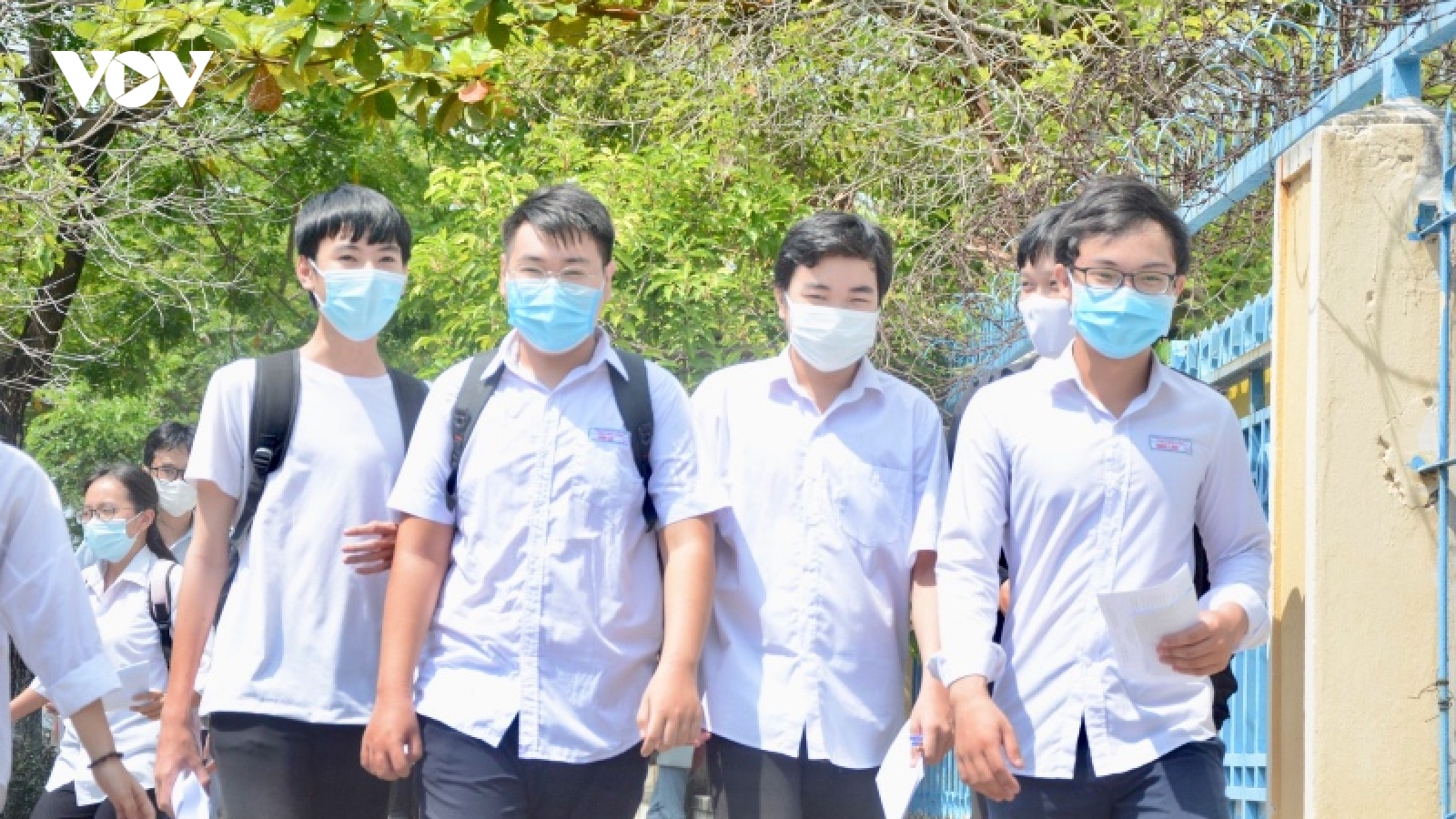 Kết thúc kỳ thi đặc biệt nhiều cảm xúc giữa tâm dịch Covid-19