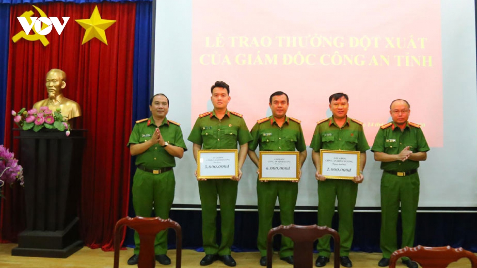 Khen thưởng 2 tập thể khám phá nhanh vụ trộm 780 triệu đồng