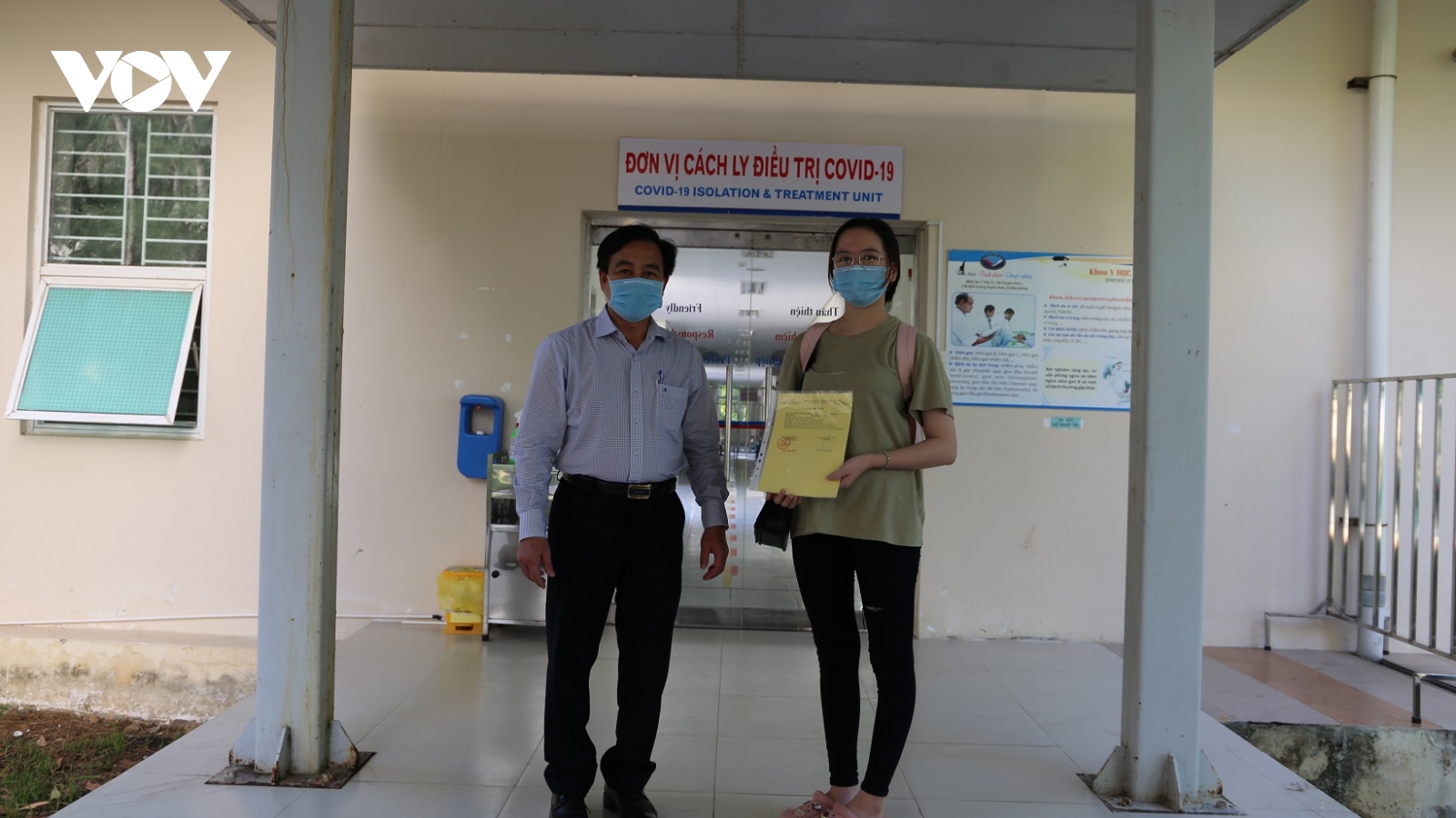 Bệnh nhân 564 từng tái dương tính Covid-19 được xuất viện tại Quảng Nam