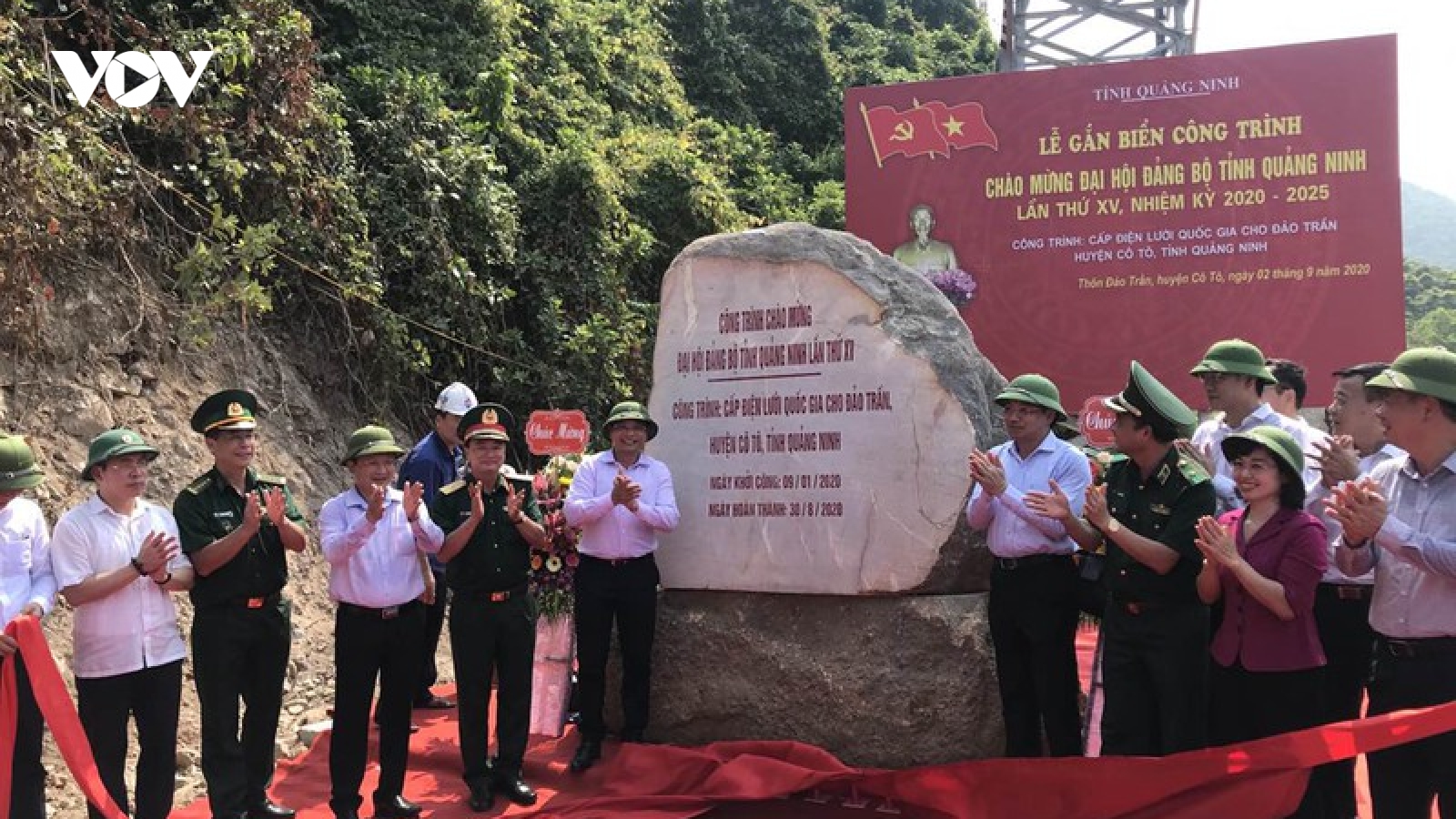 Quảng Ninh khánh thành công trình cấp điện lưới quốc gia ra Đảo Trần