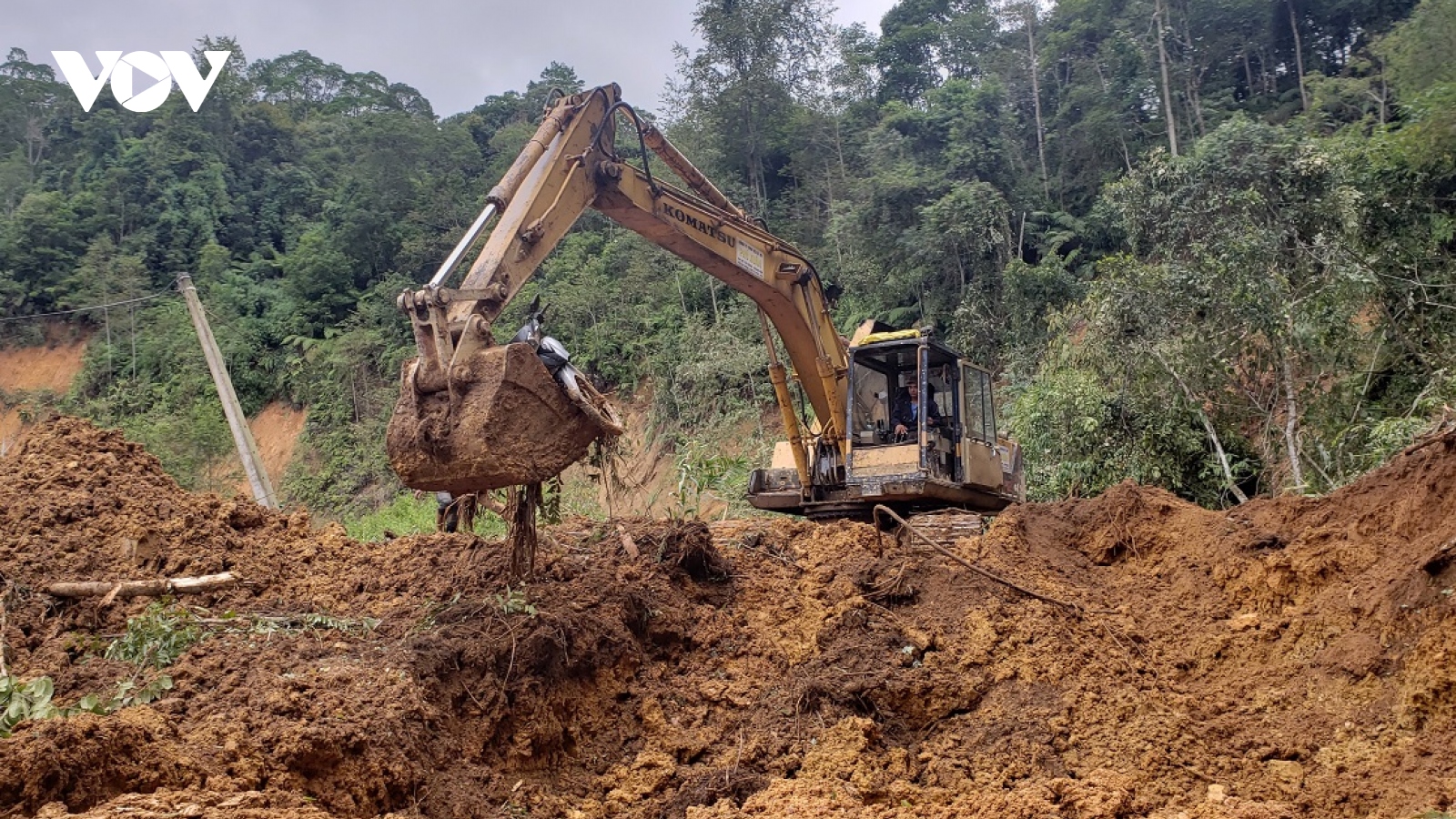 Đường lên 4 xã vùng biên giới Tây Giang bị sạt lở nghiêm trọng