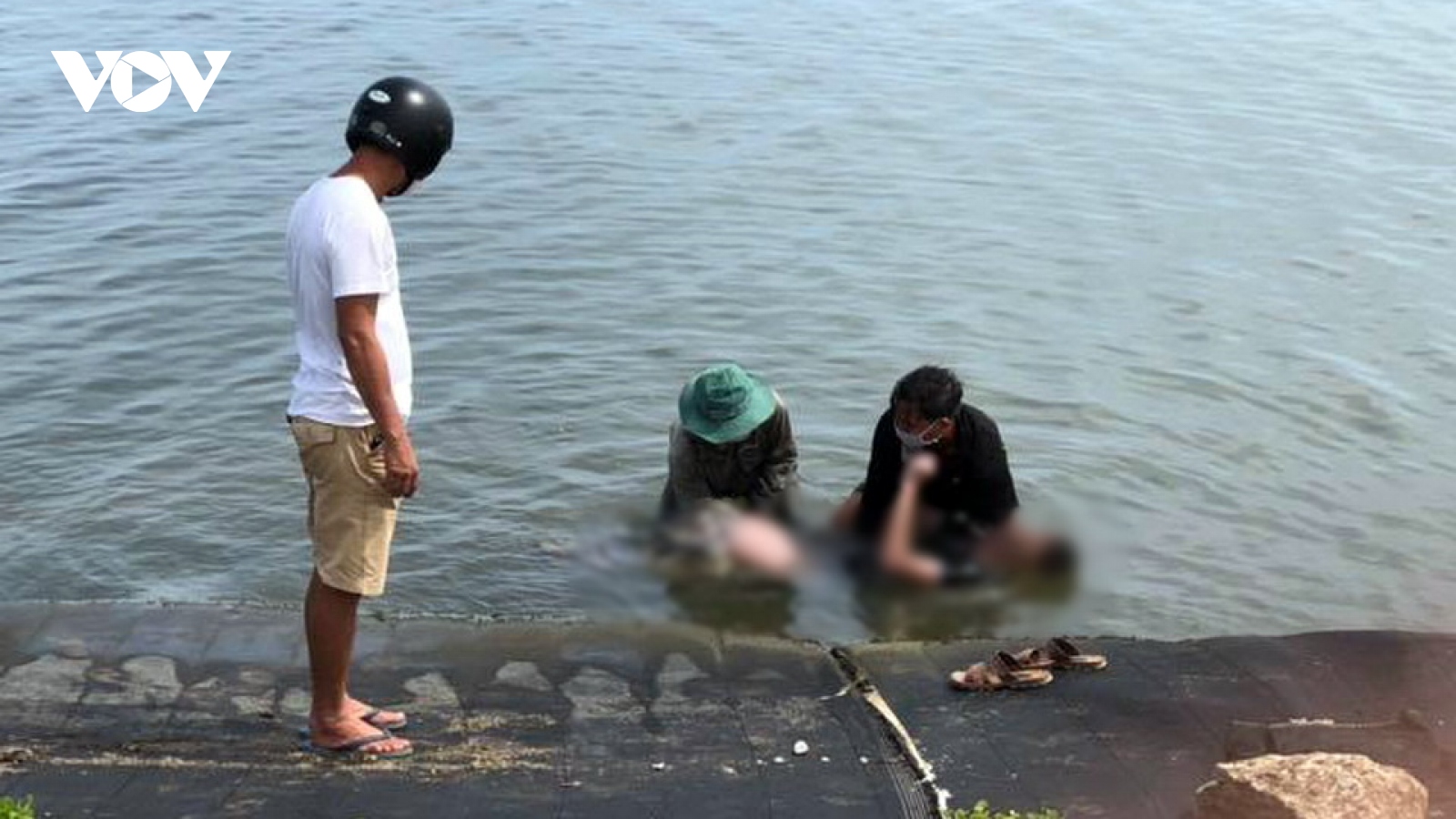 Phát hiện thi thể nam sinh lớp 10 trên sông Trường Giang