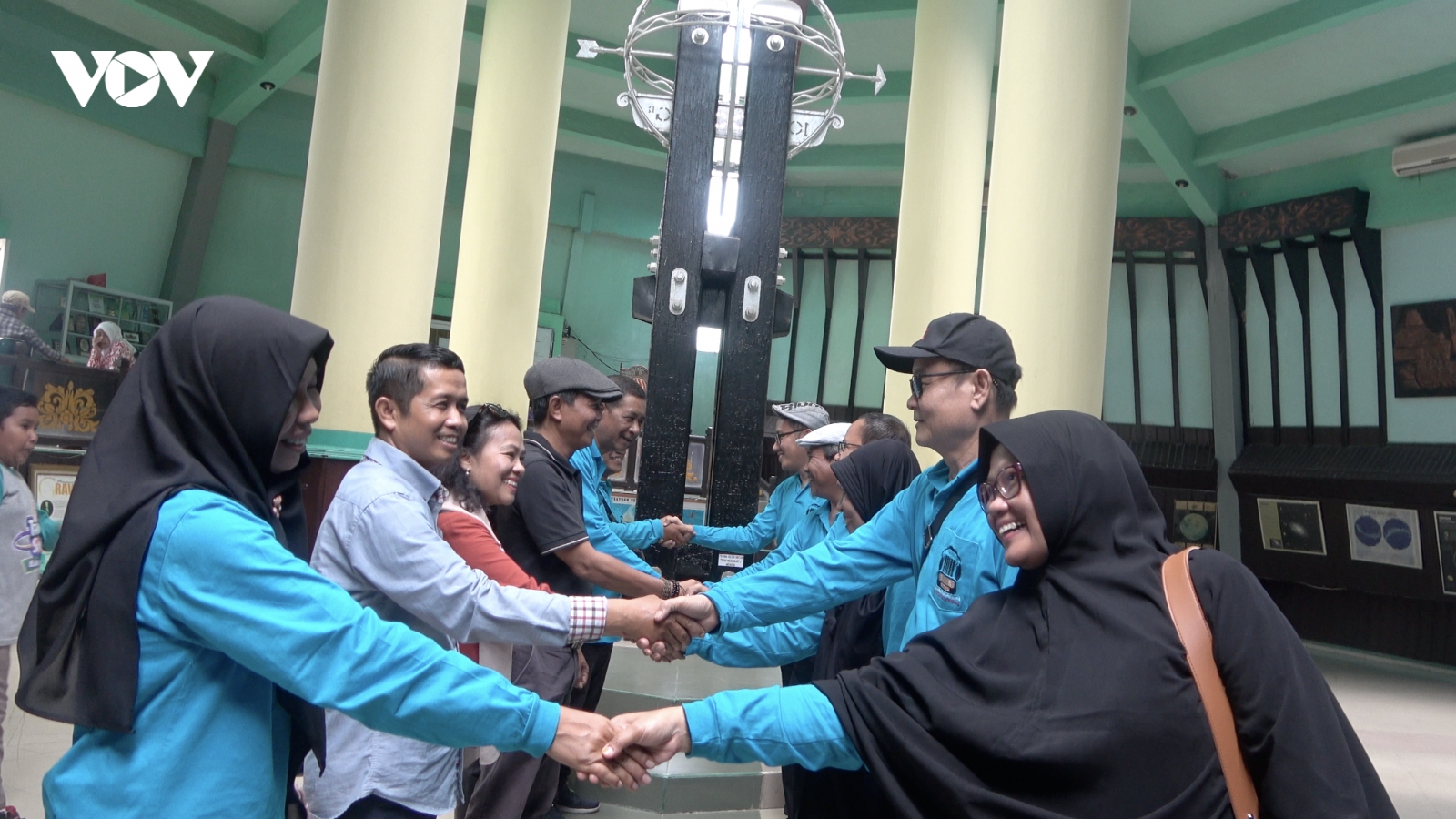 Khám phá hiện tượng kì thú tại đường xích đạo chạy qua Indonesia