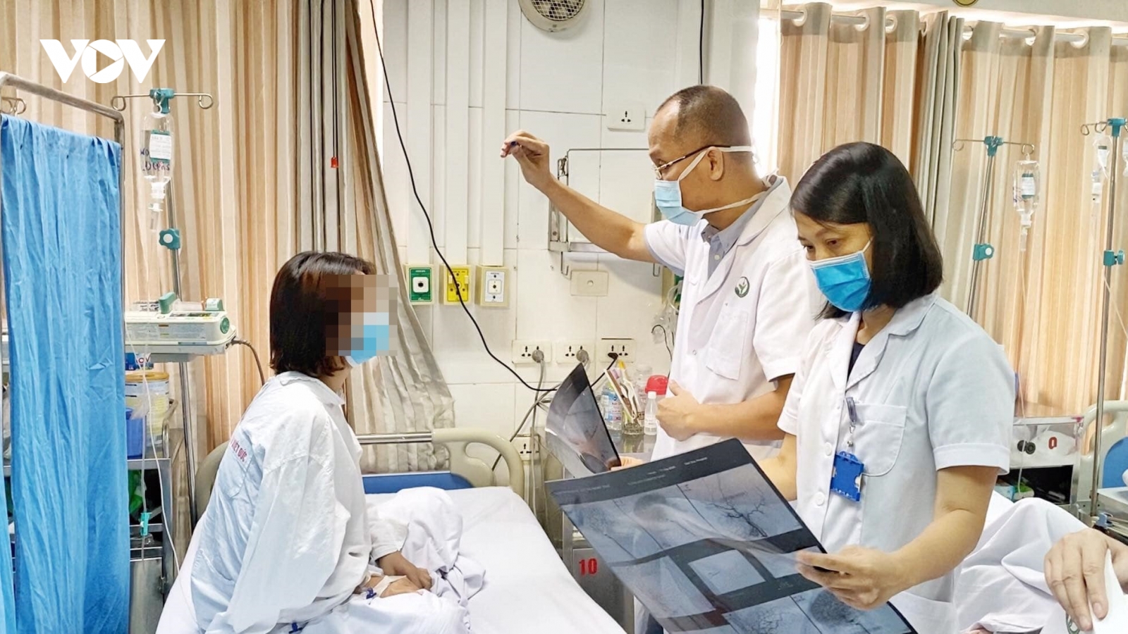Mù mắt và hoại tử da trán, mũi sau tiêm filler trái phép tại Spa