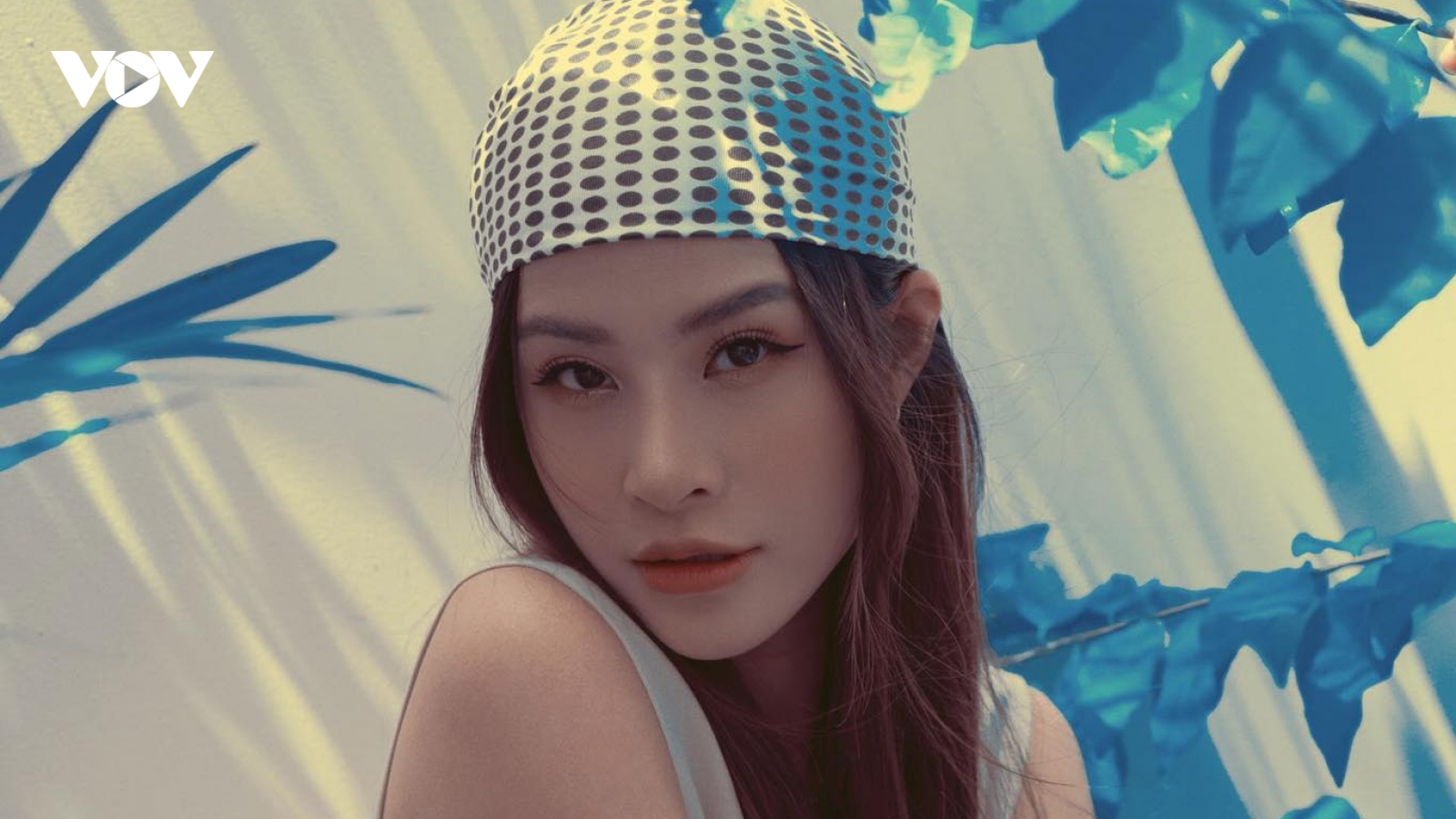 "Mẹ bầu" Đông Nhi khoe sắc rạng ngời trong loạt ảnh tháng cuối thai kì
