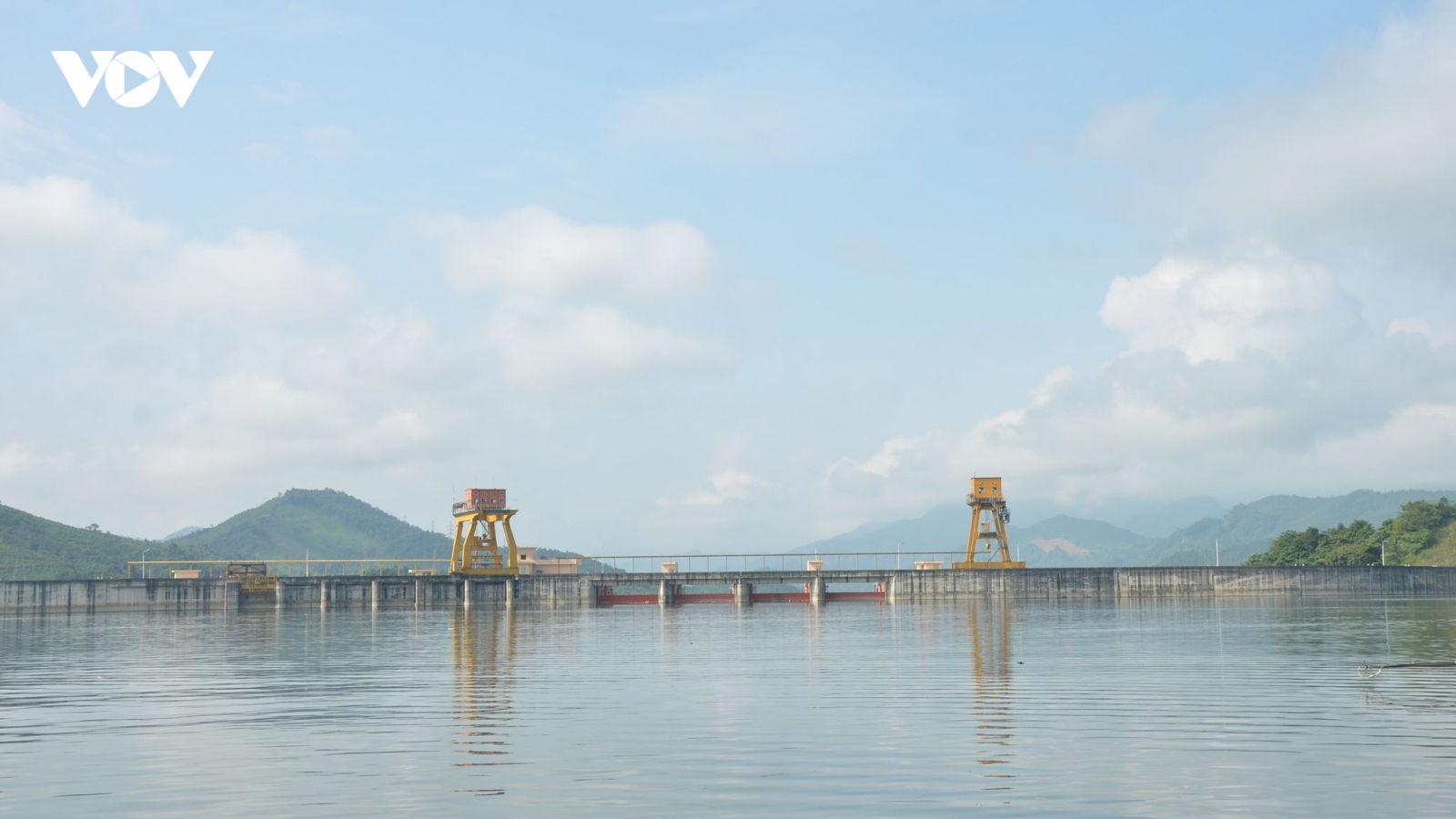 Mưa lũ khiến hồ Tuyên Quang mở khẩn cấp 1 cửa xả đáy