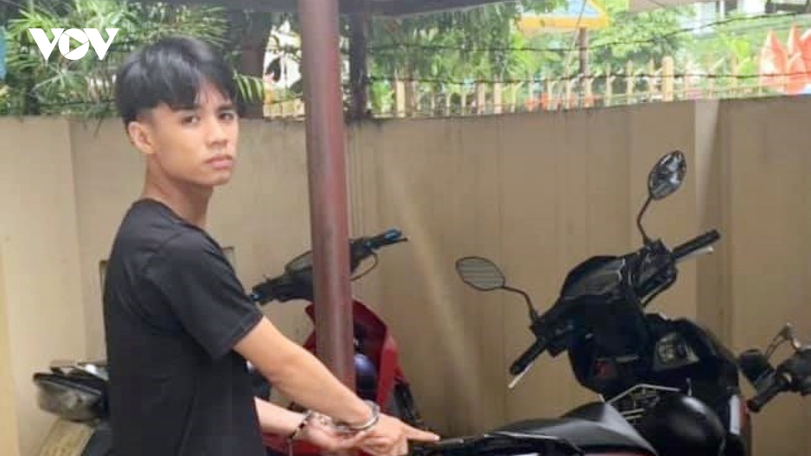 Thản nhiên dắt xe máy của đồng nghiệp về phòng trọ cất giấu