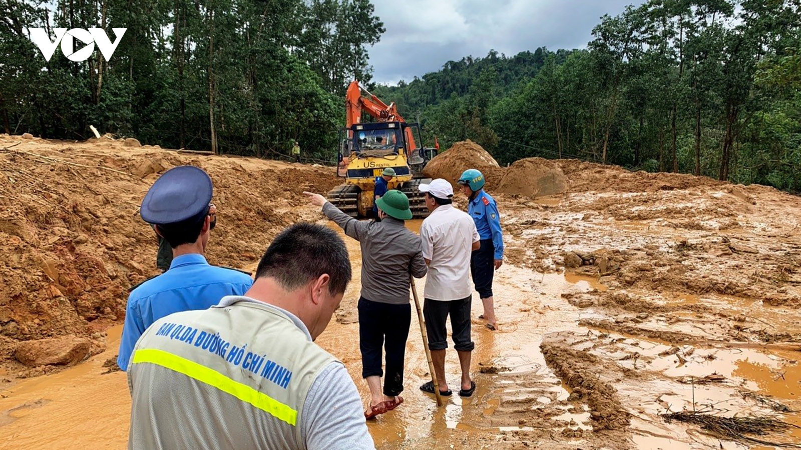 Chạy đua thời gian tìm kiếm người mất tích ở thủy điện Rào Trăng 3