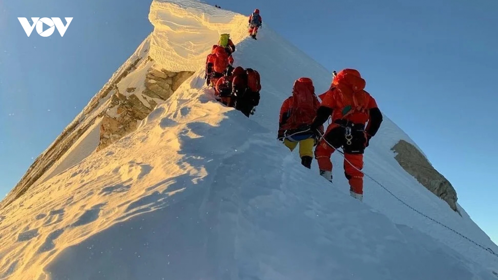 Nepal đón đoàn khách leo núi đầu tiên quay lại Himalaya