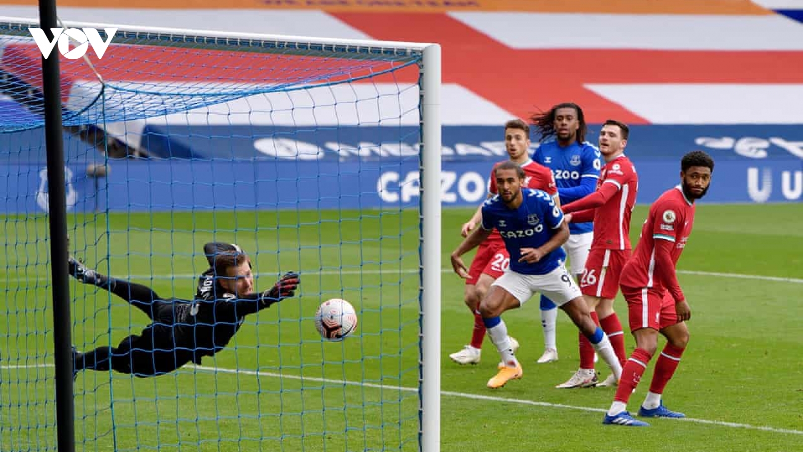 Everton 2-2 Liverpool: Derby Merseyside siêu kịch tính