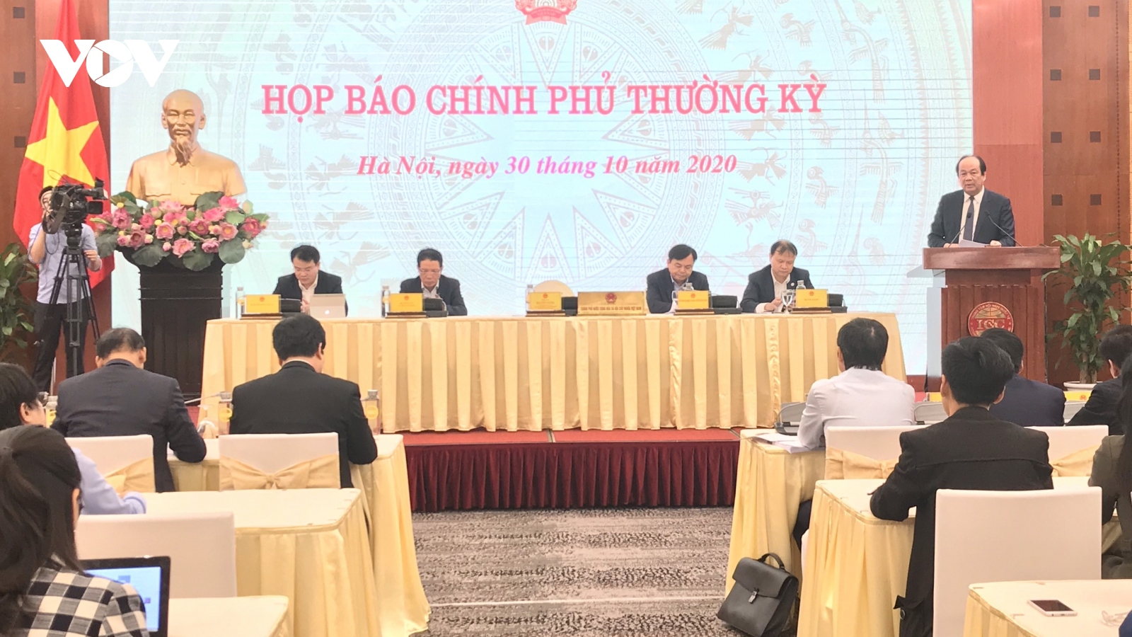 Mưa bão lịch sử tại miền Trung gây thiệt hại sơ bộ 2.700 tỷ đồng