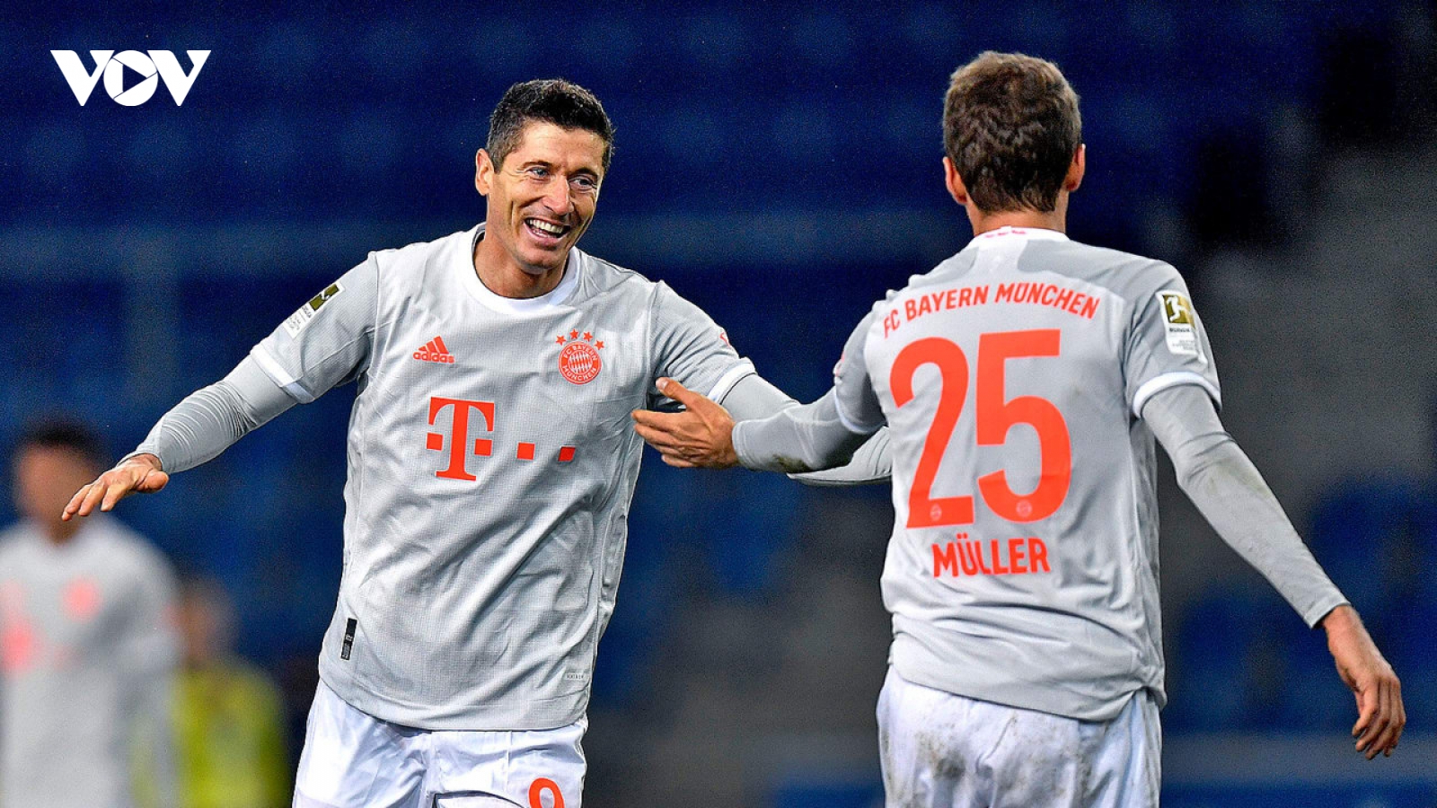 Muller và Lewandowski tỏa sáng, Bayern "đè bẹp" đội mới lên hạng