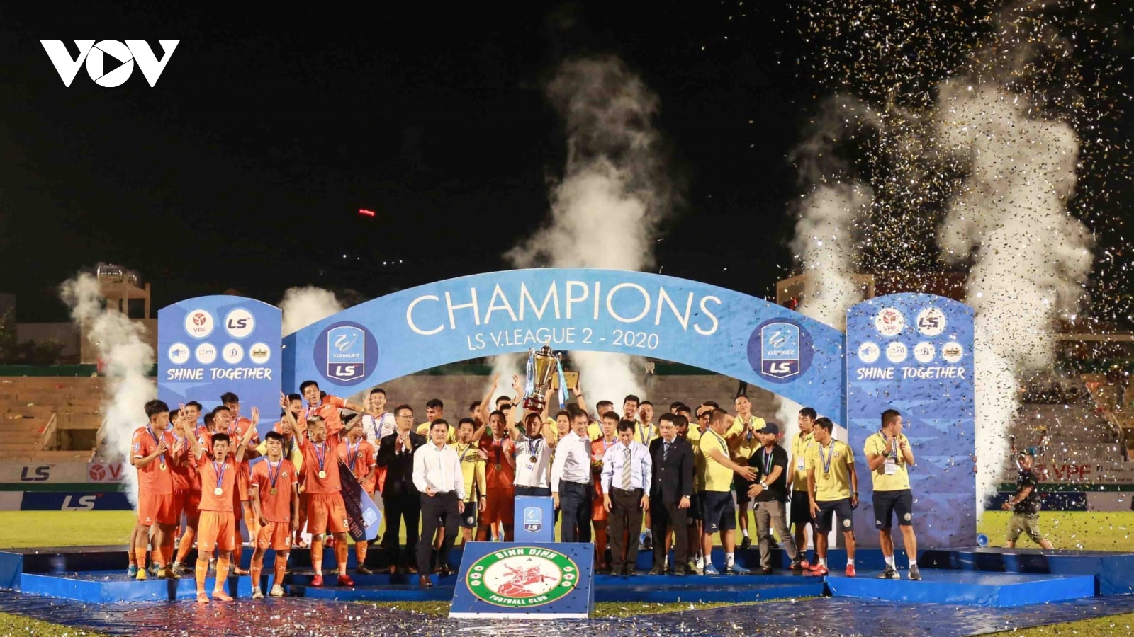 Sân Quy Nhơn bùng nổ cảm xúc trong ngày Bình Định trở lại với V-League