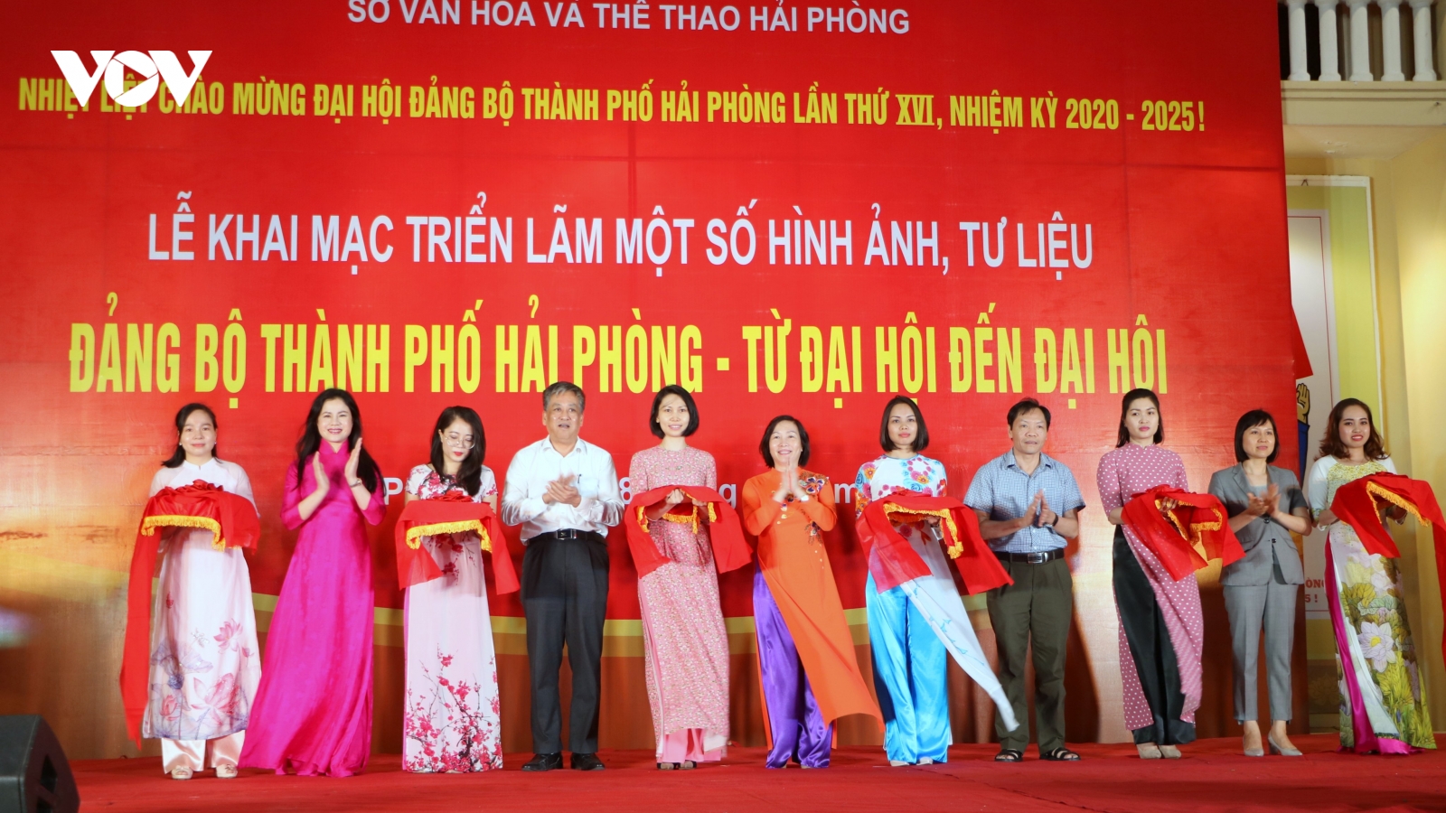 Triển lãm “Đảng bộ thành phố Hải Phòng - Từ Đại hội đến Đại hội”