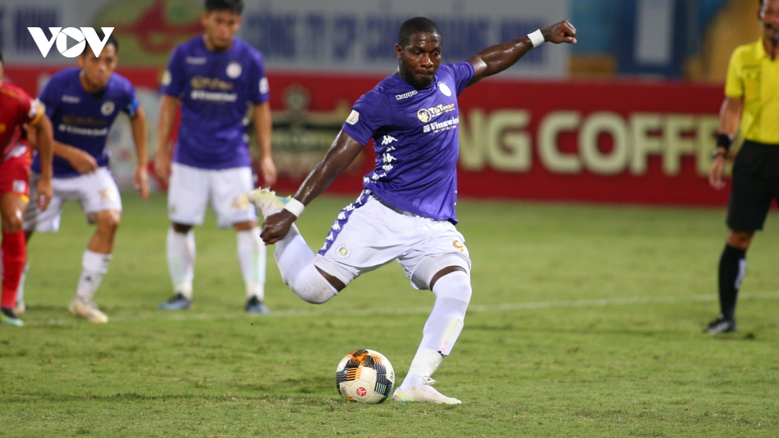 HLV Chu Đình Nghiêm nói gì khi Hà Nội FC hòa thất vọng trước Thanh Hóa?