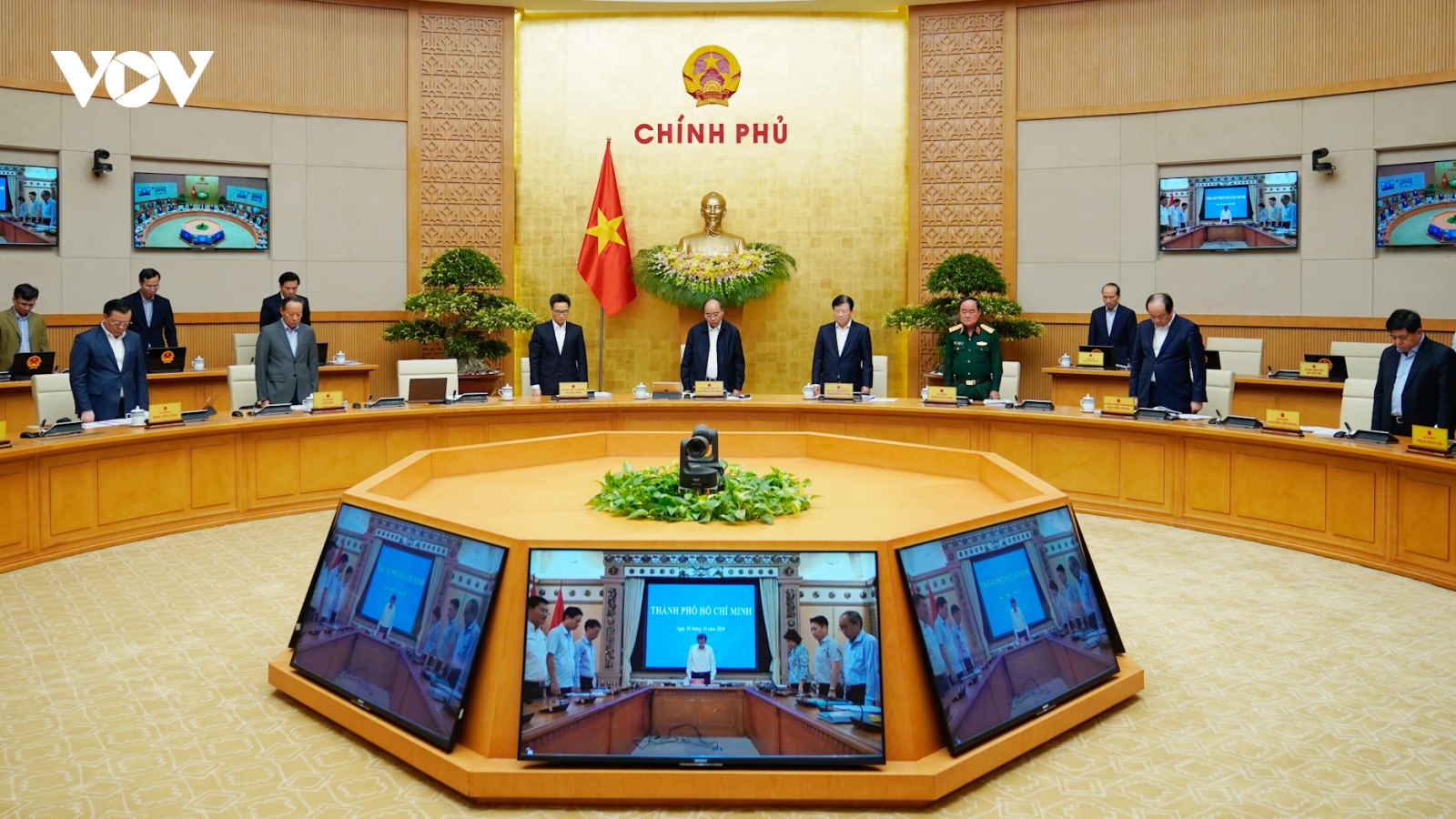 Chính phủ mặc niệm đồng bào, chiến sỹ hy sinh trong bão lũ
