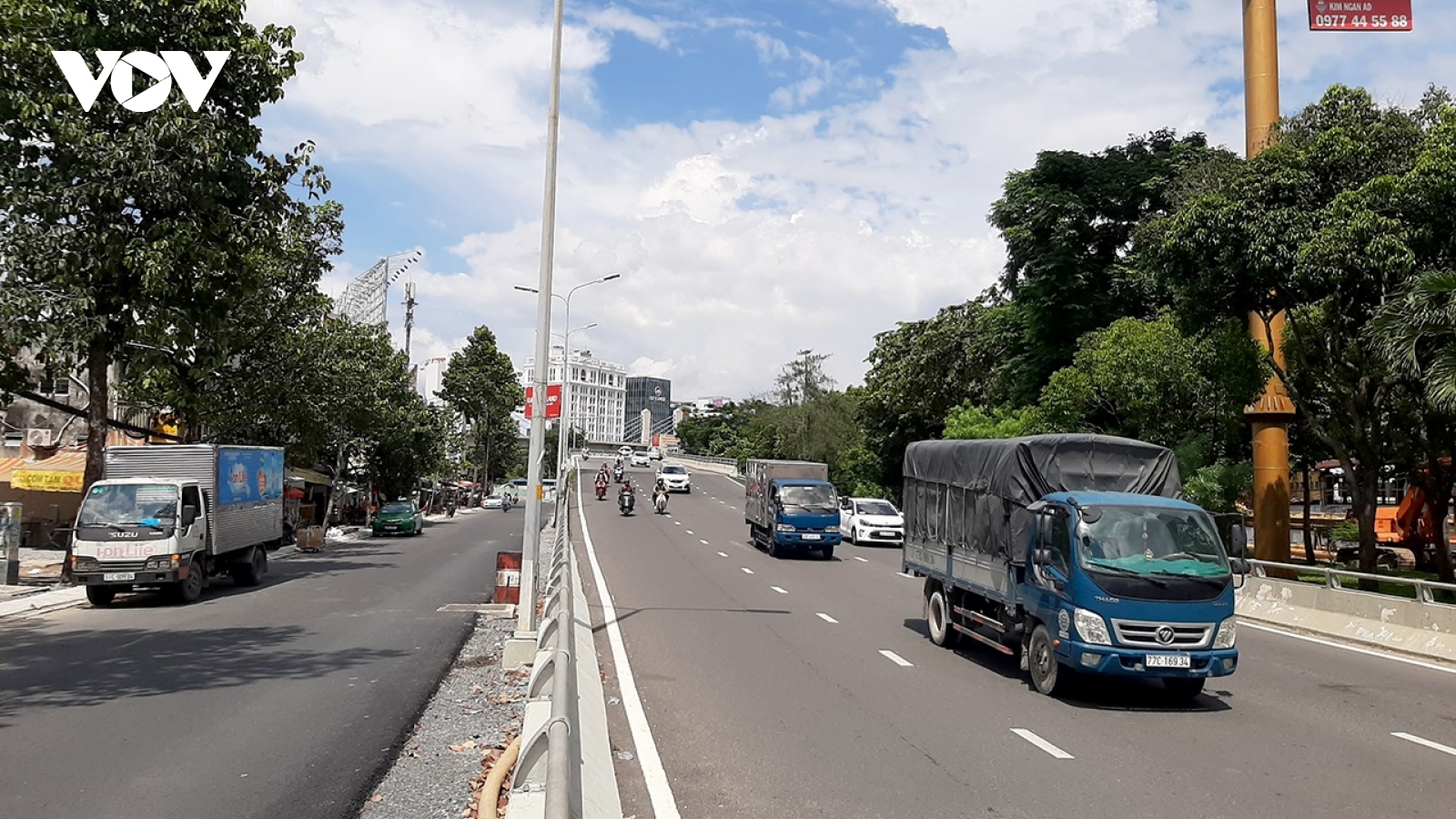 TPHCM lại cấm lưu thông cầu vượt Nguyễn Hữu Cảnh
